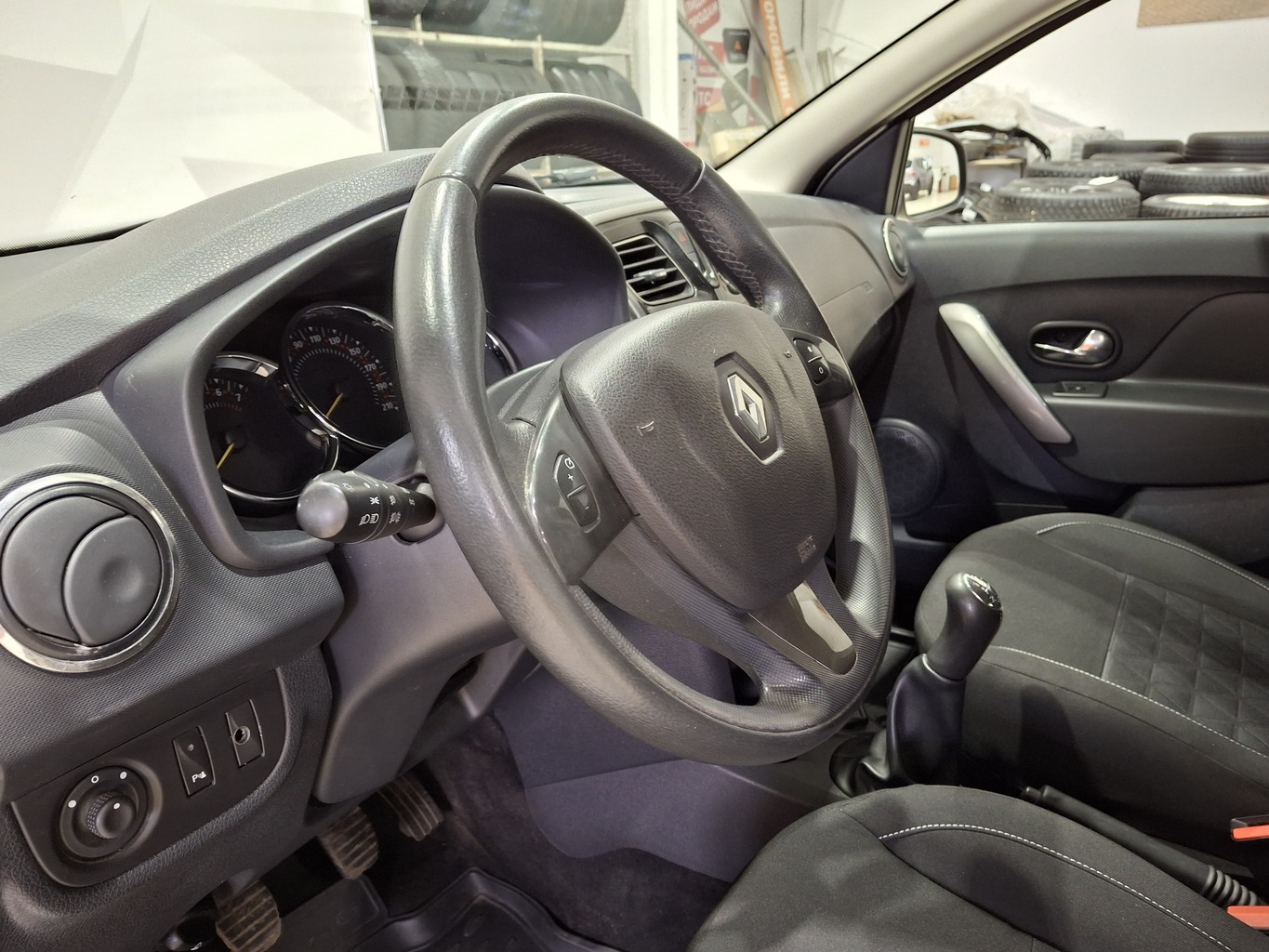 RENAULT SANDERO