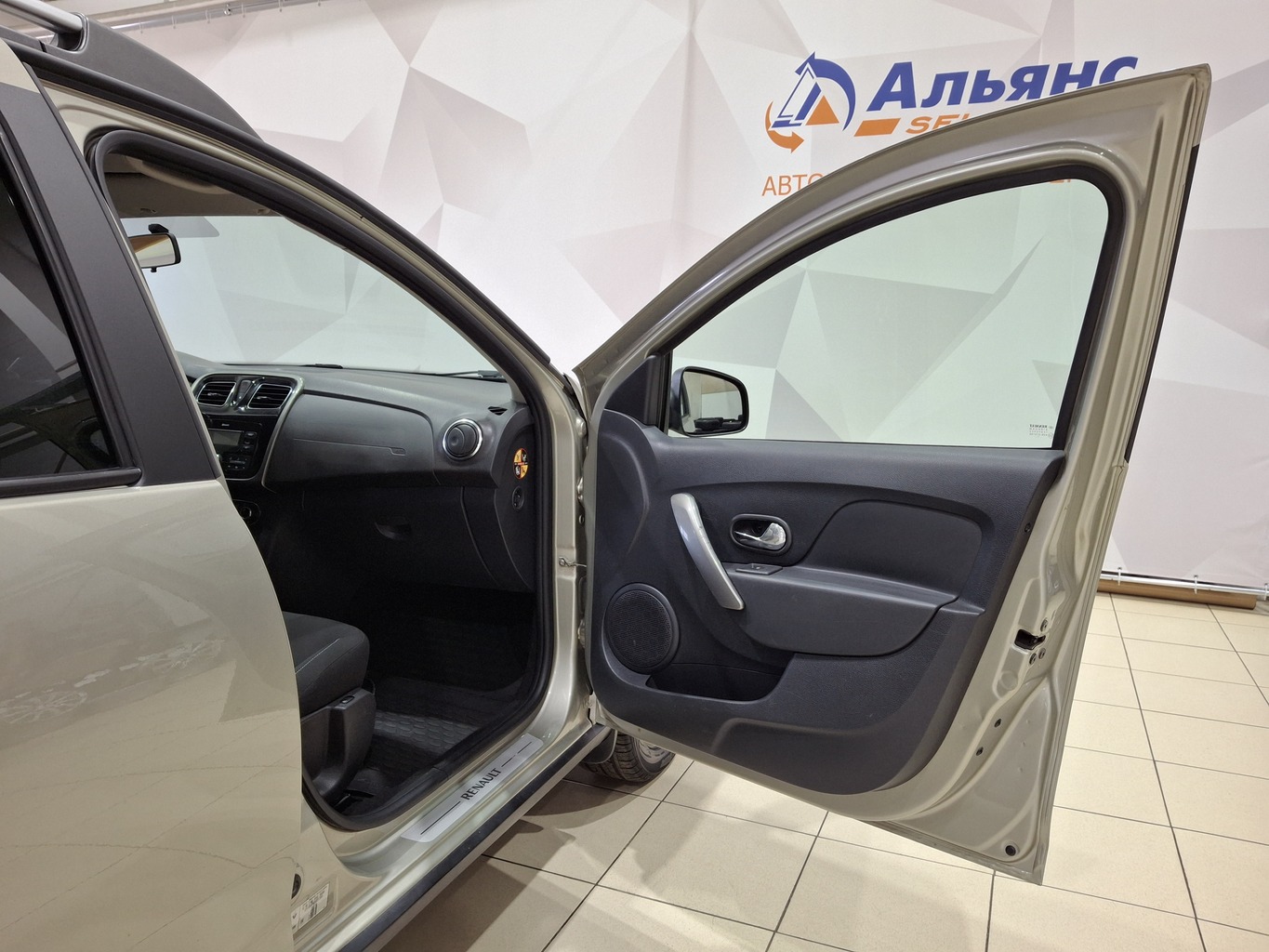 RENAULT SANDERO