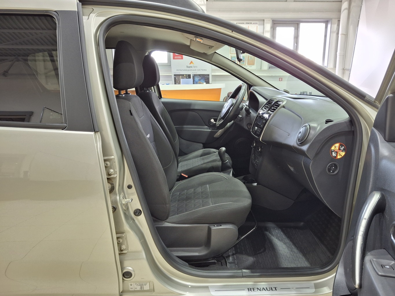 RENAULT SANDERO