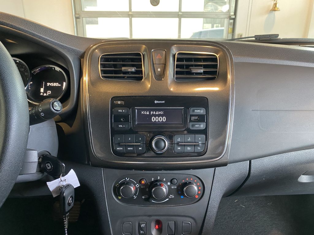 RENAULT SANDERO