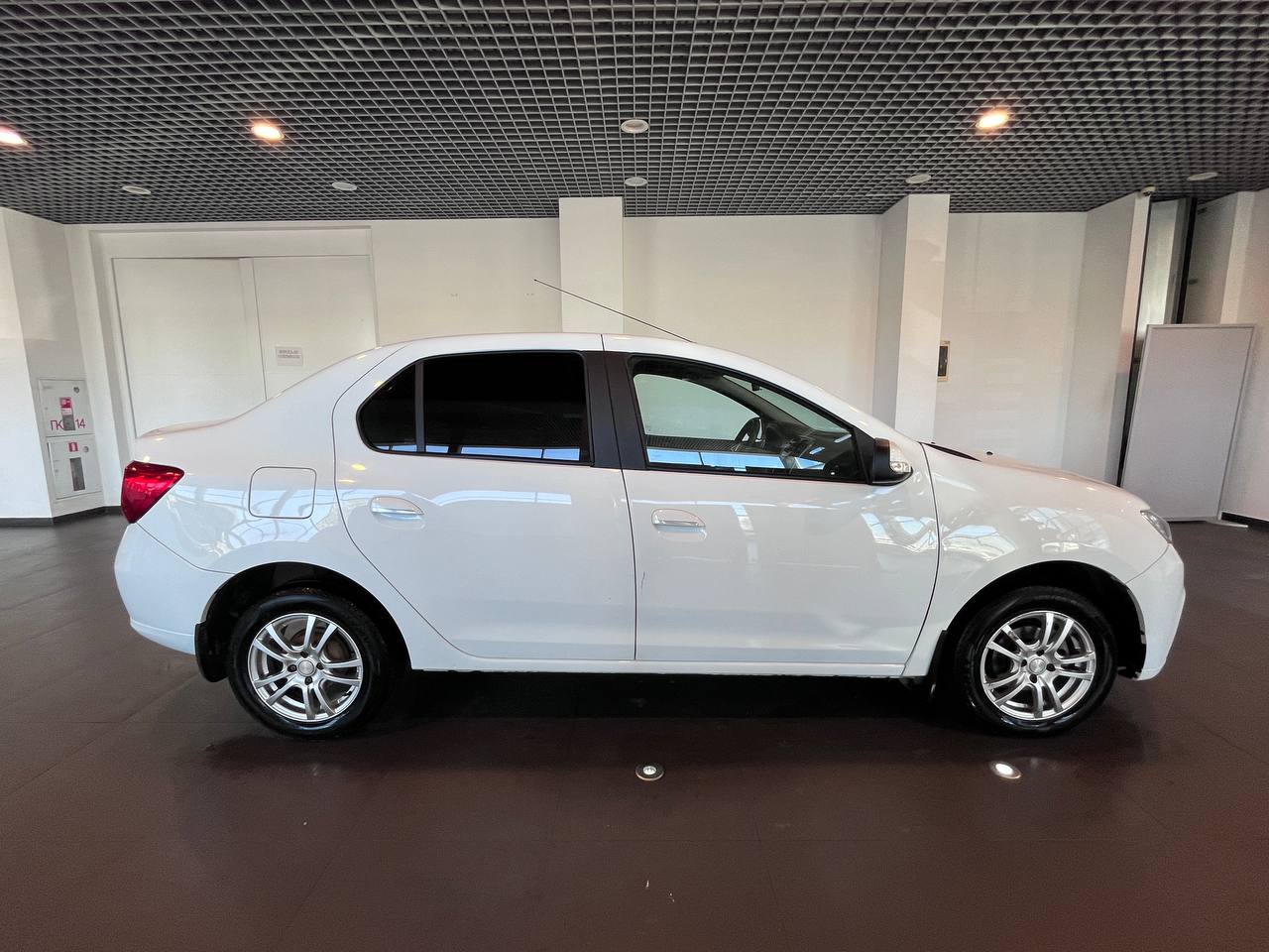 RENAULT LOGAN