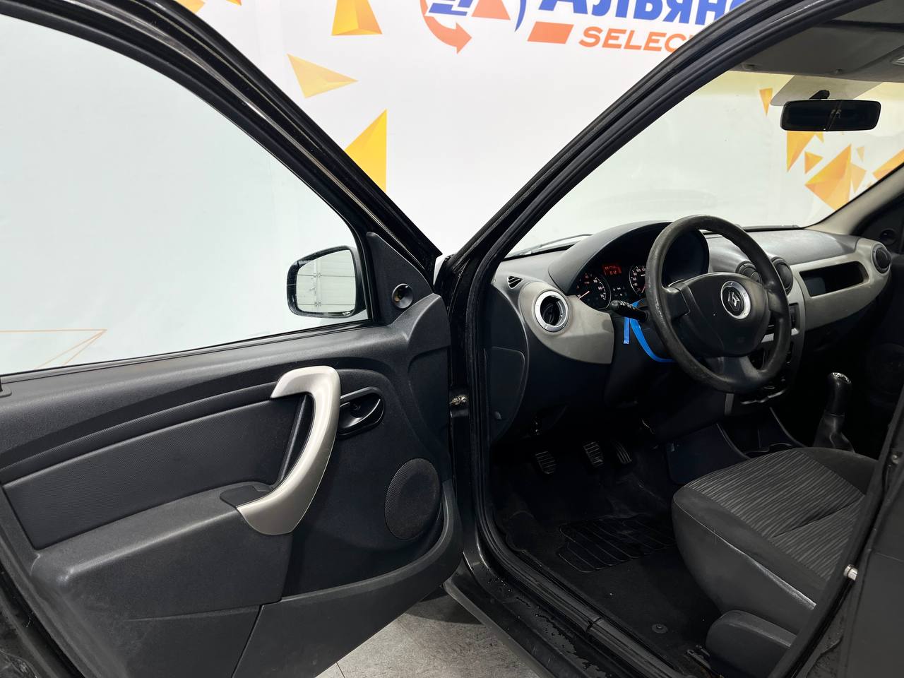 RENAULT LOGAN