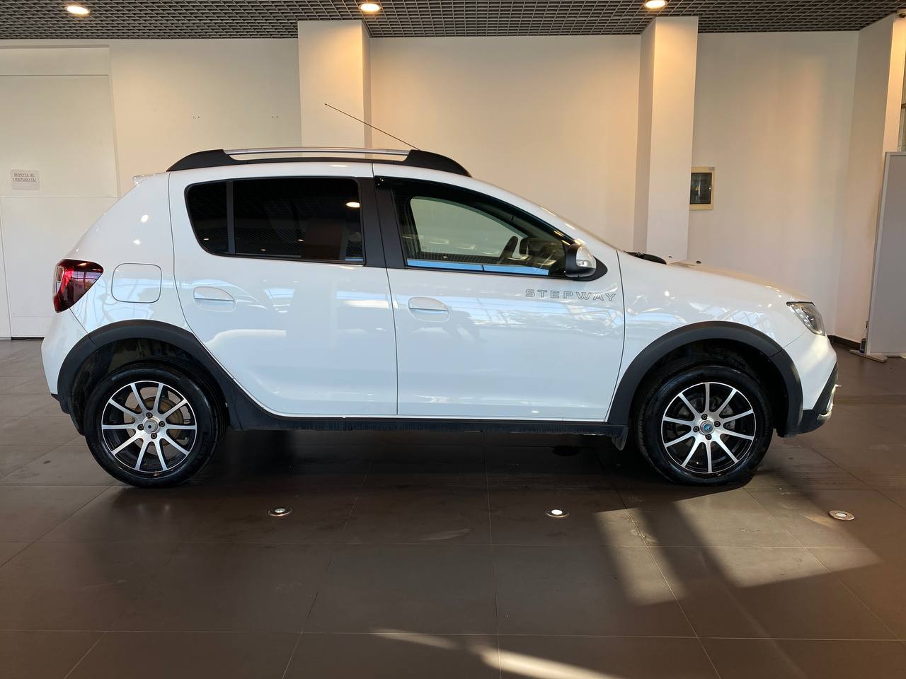 RENAULT SANDERO