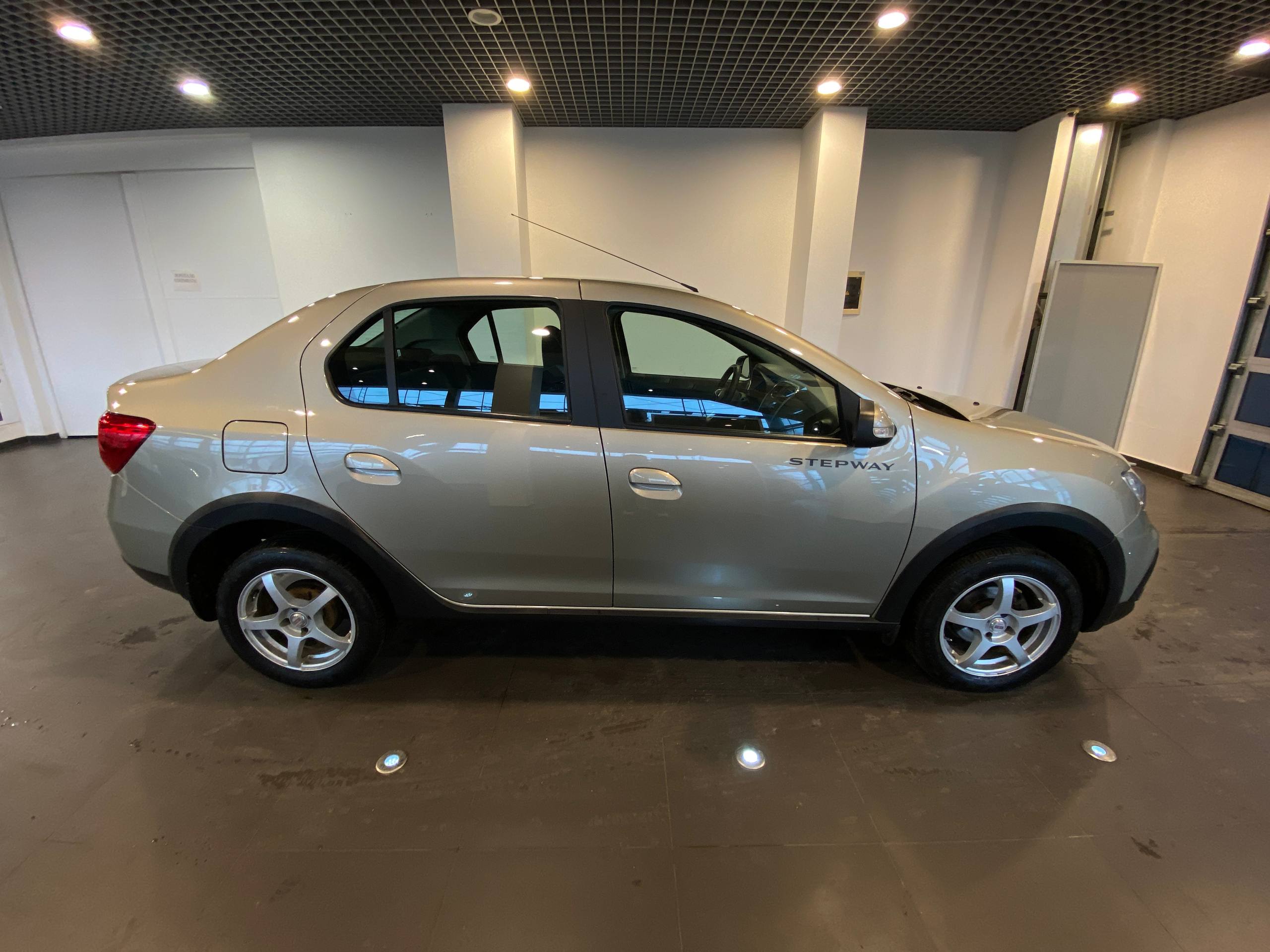 RENAULT LOGAN