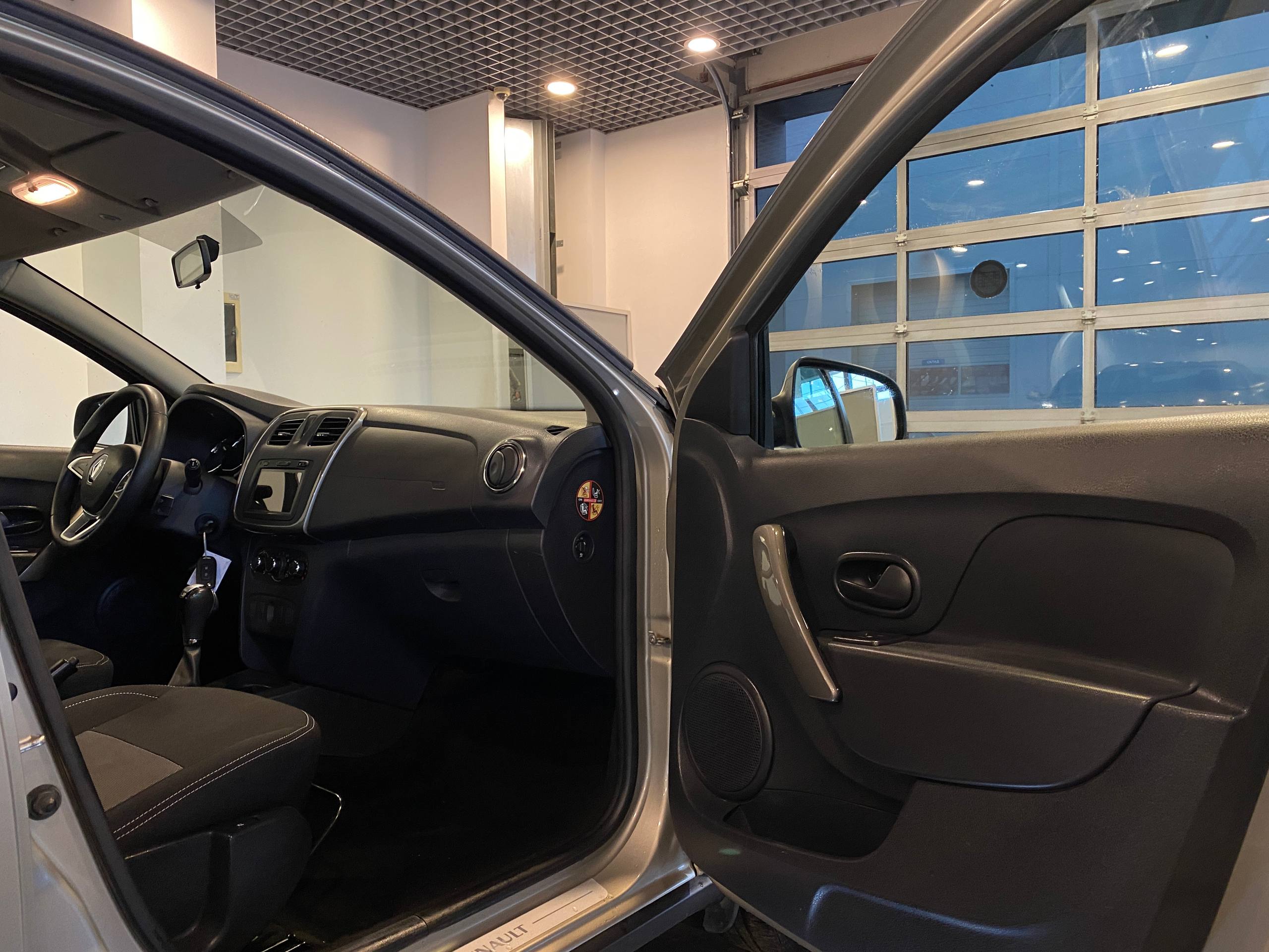 RENAULT LOGAN