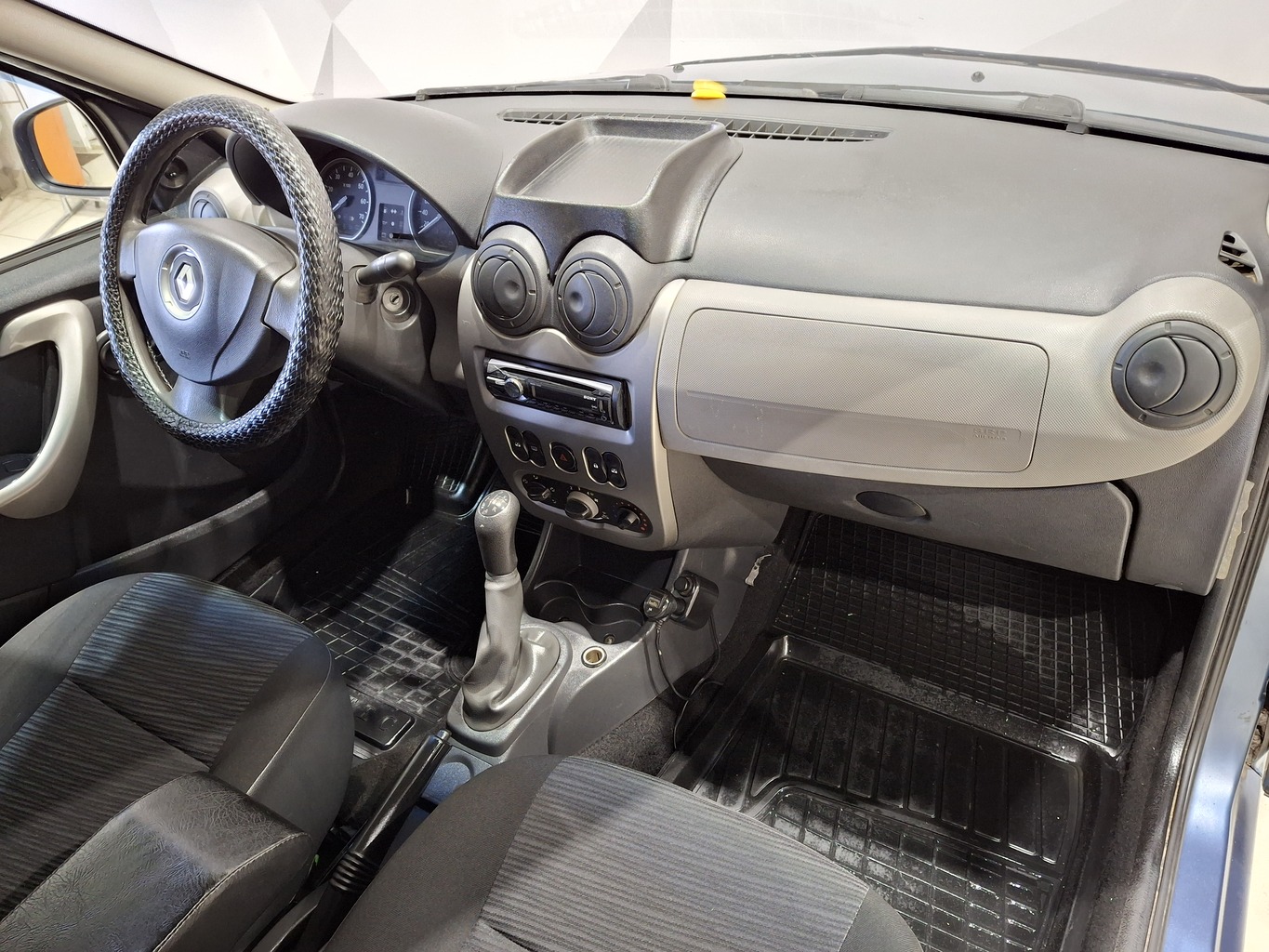 RENAULT LOGAN