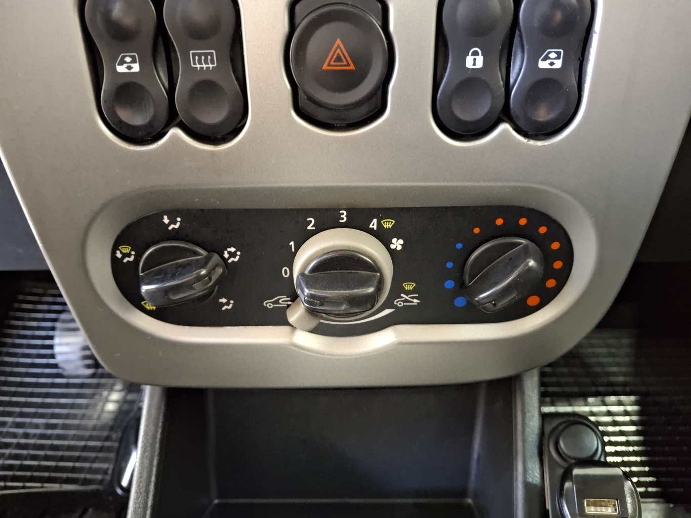 RENAULT LOGAN