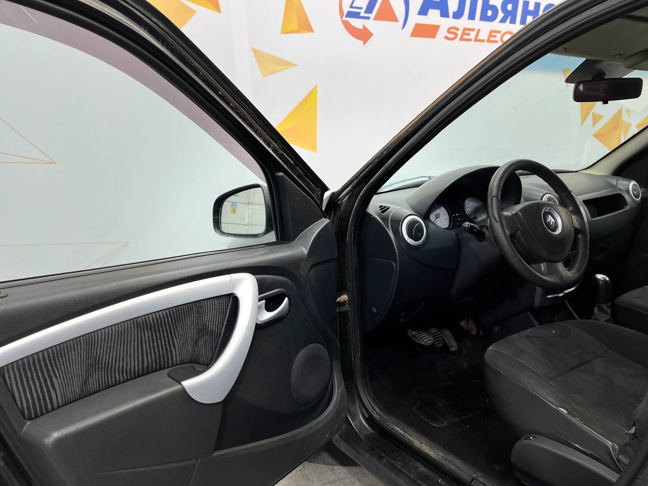 RENAULT LOGAN