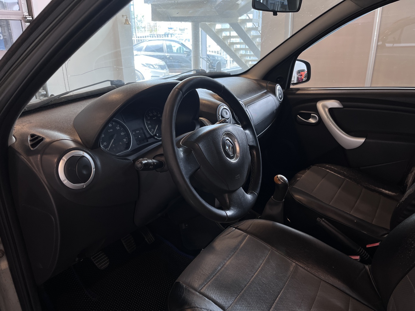 RENAULT SANDERO