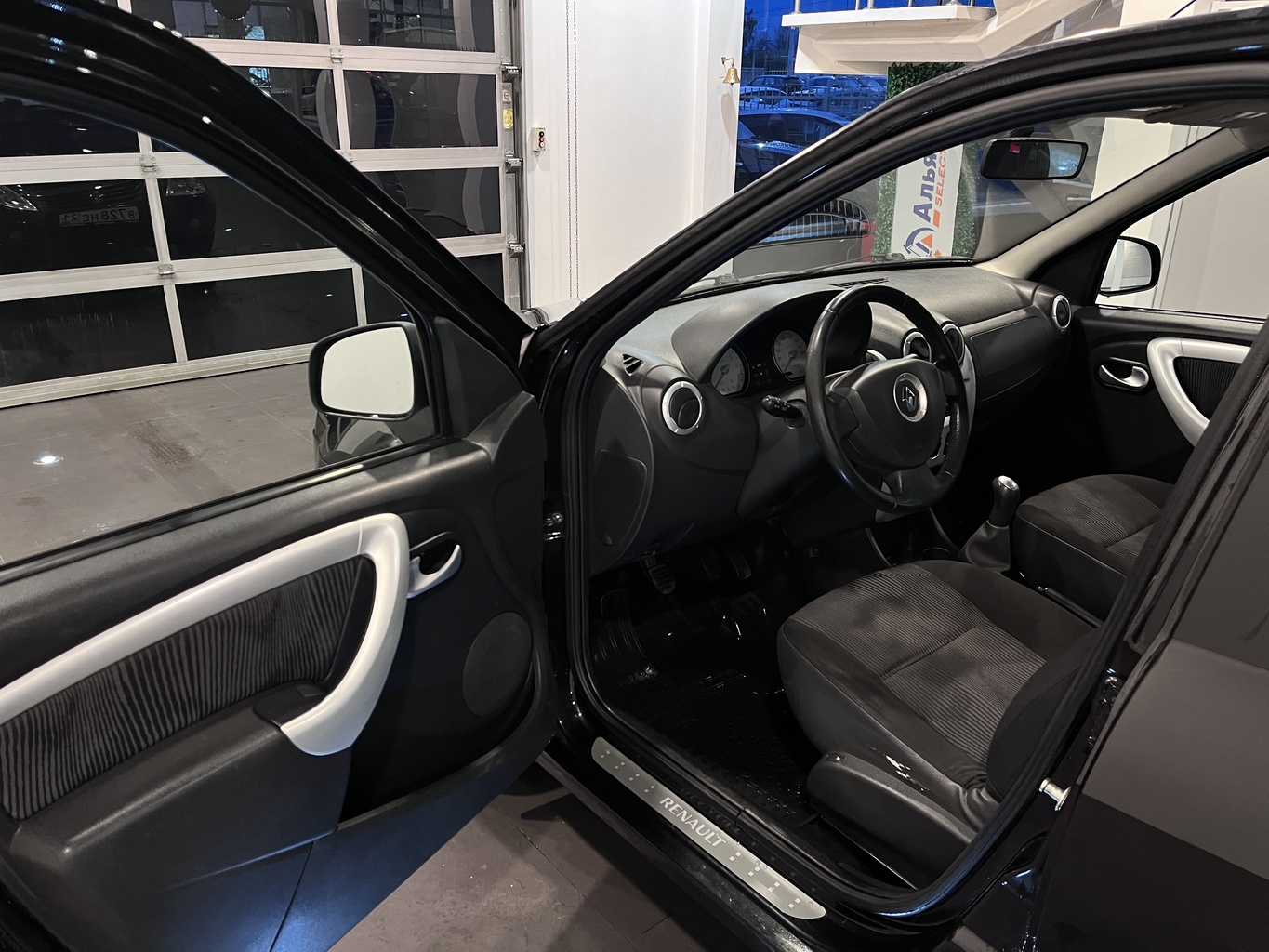 RENAULT LOGAN