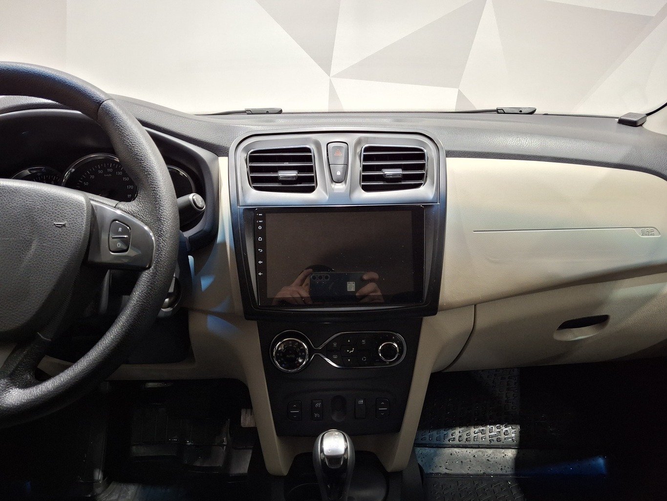 RENAULT LOGAN