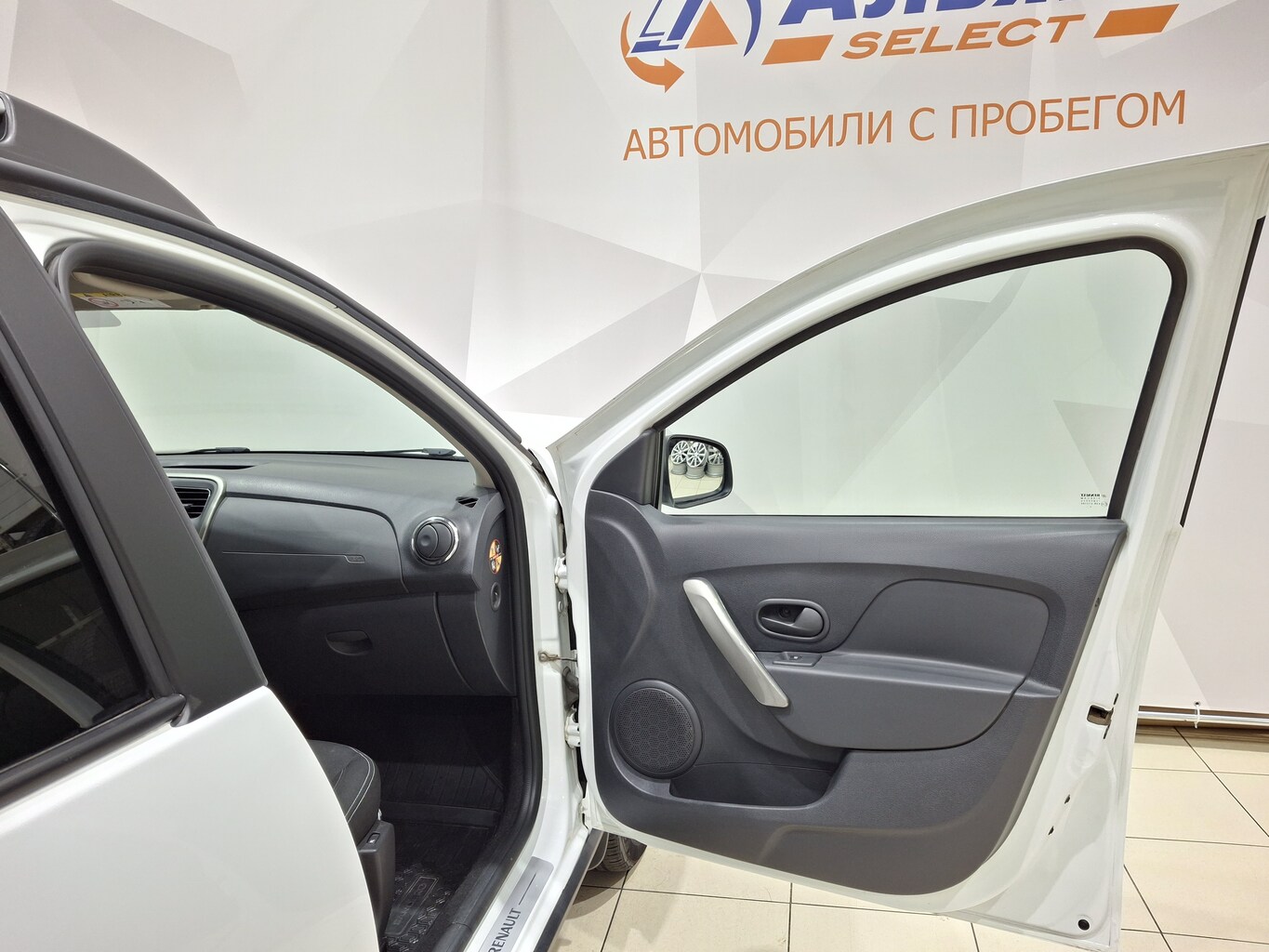 RENAULT SANDERO