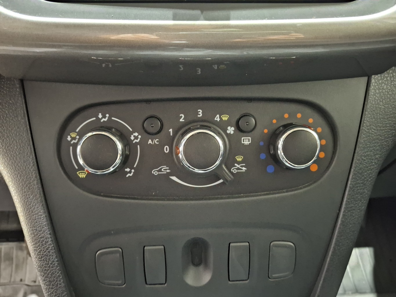 RENAULT SANDERO