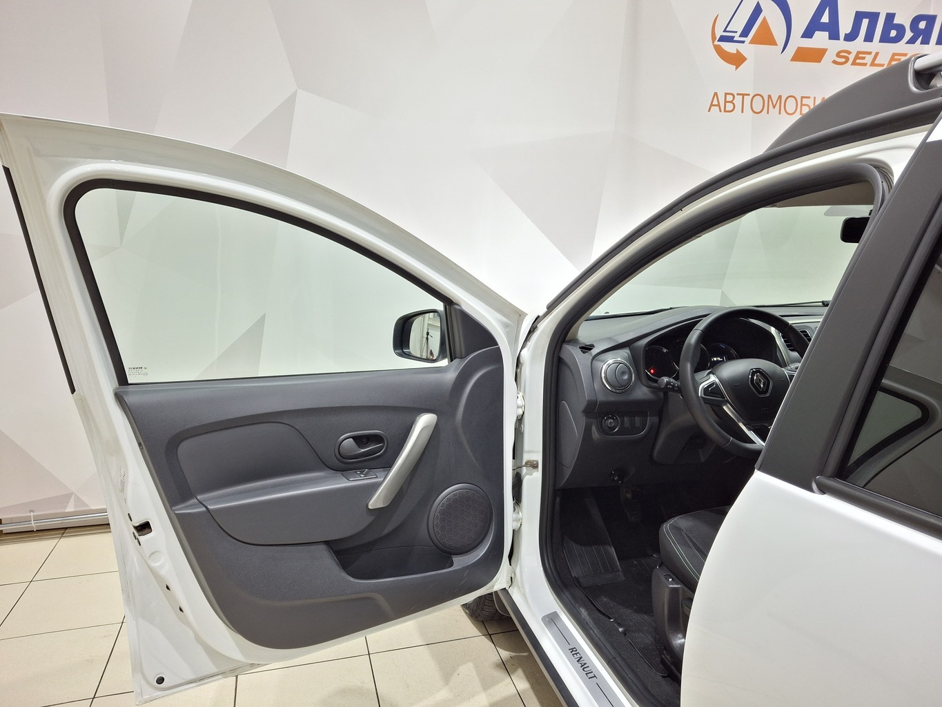 RENAULT SANDERO