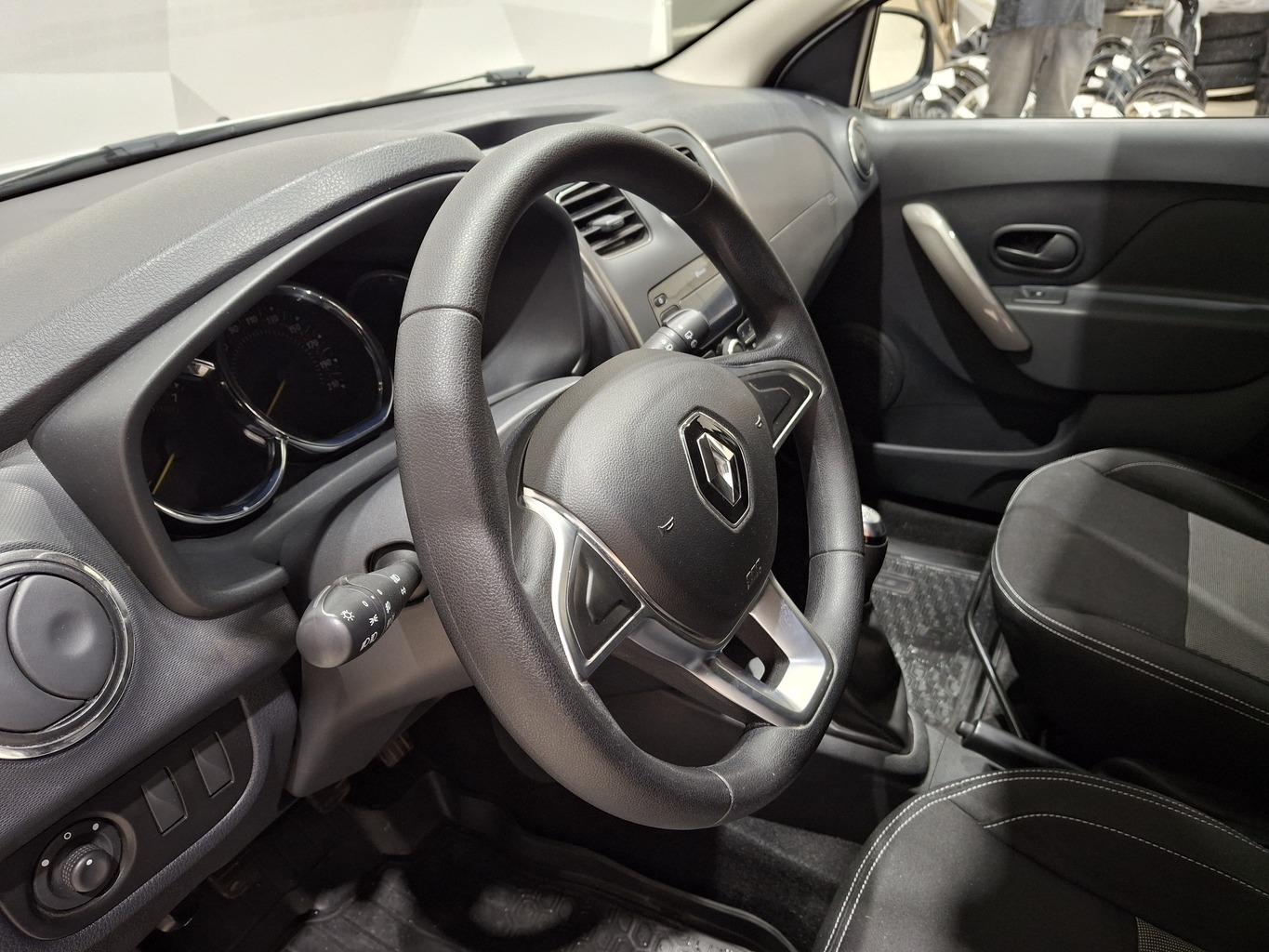 RENAULT SANDERO