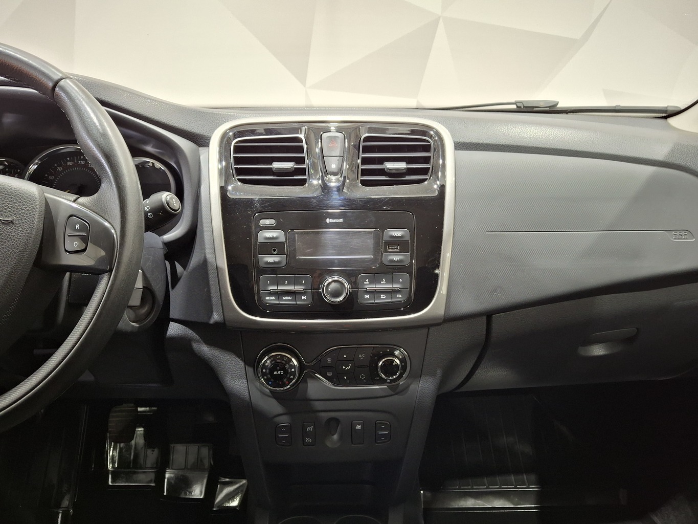 RENAULT SANDERO