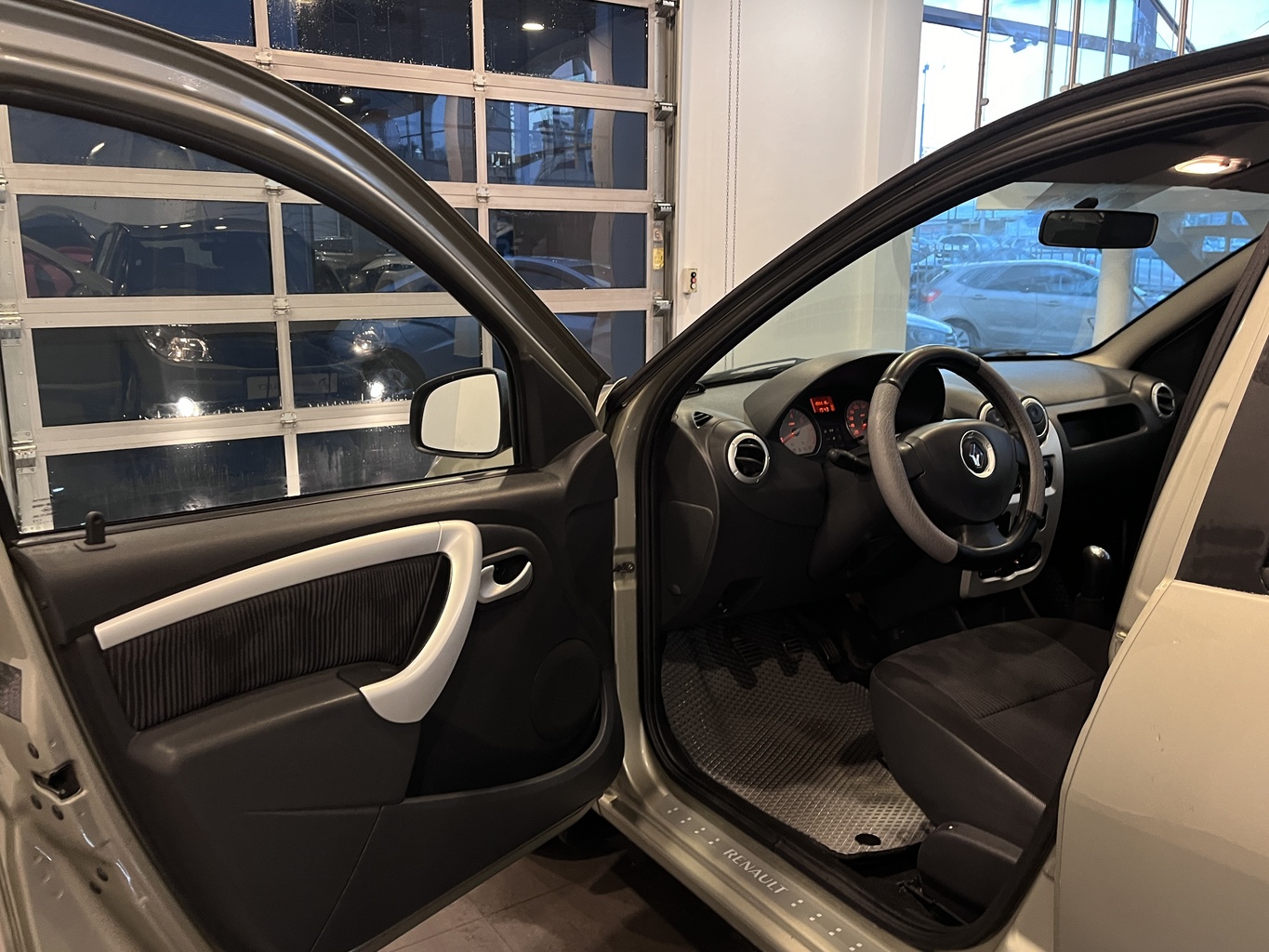 RENAULT SANDERO