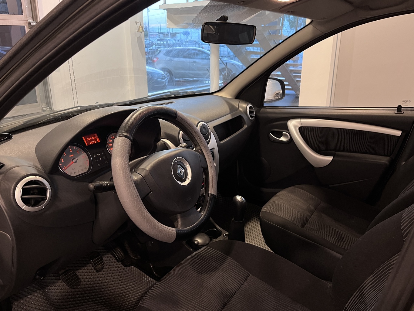 RENAULT SANDERO