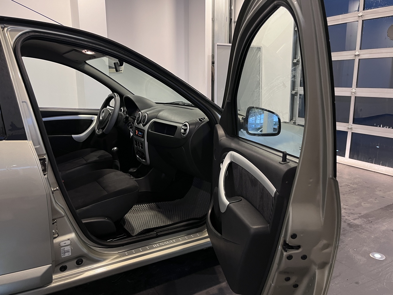 RENAULT SANDERO
