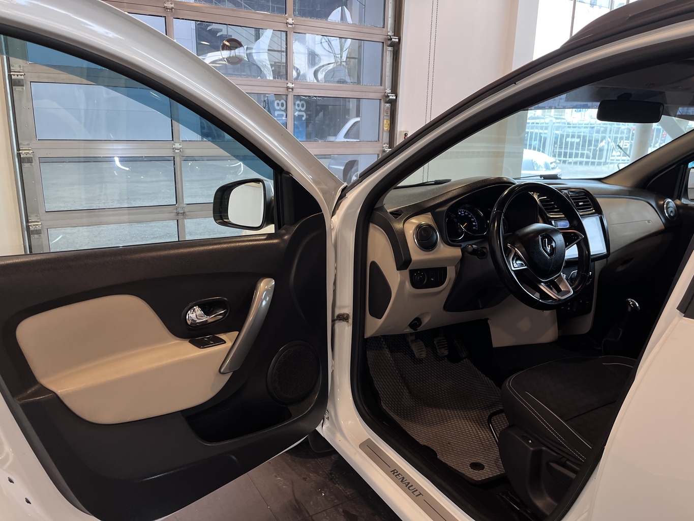 RENAULT LOGAN