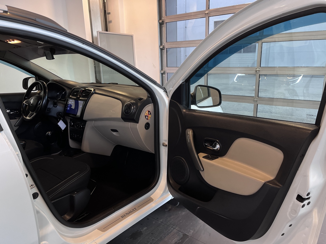 RENAULT LOGAN