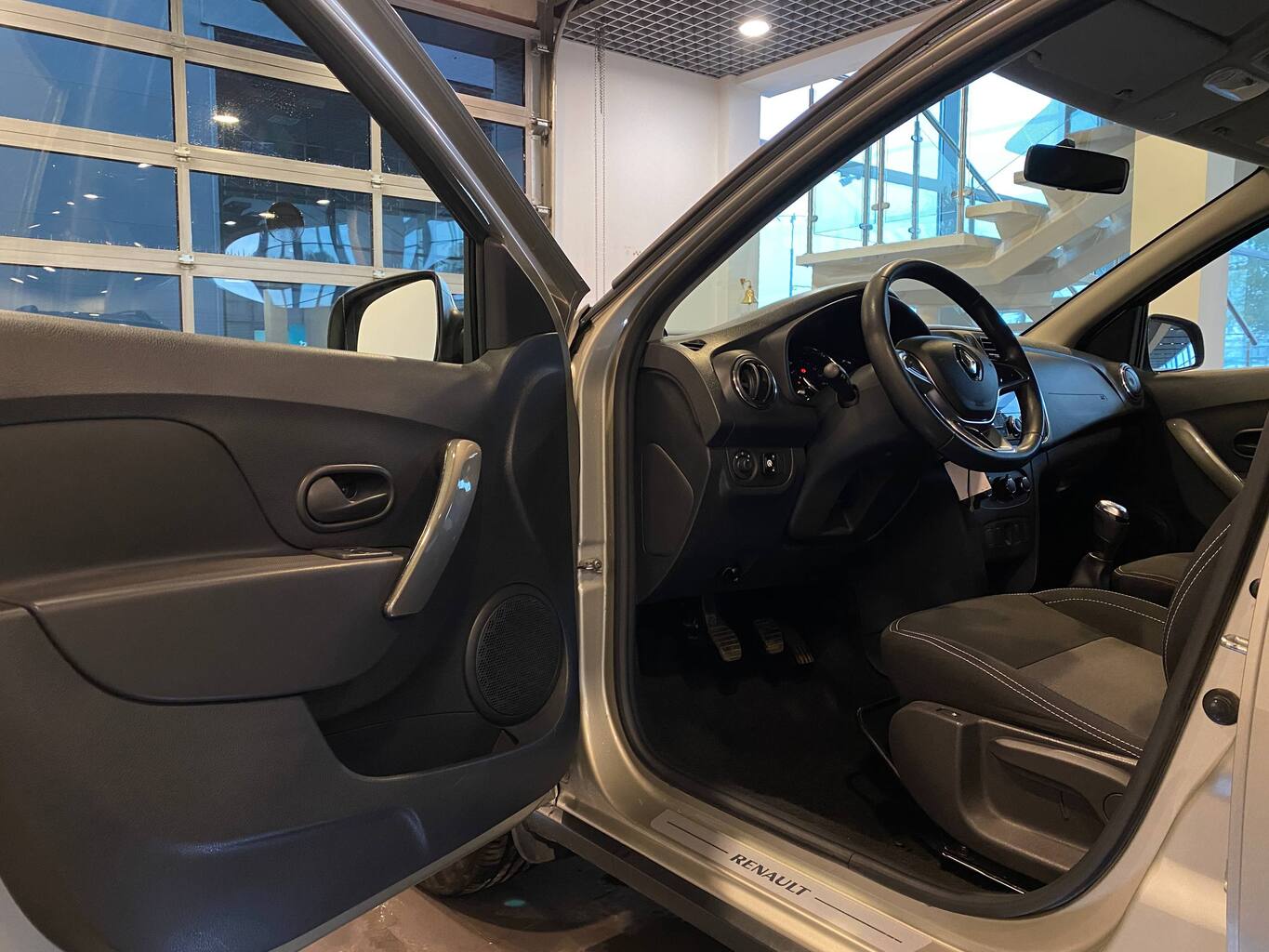 RENAULT SANDERO