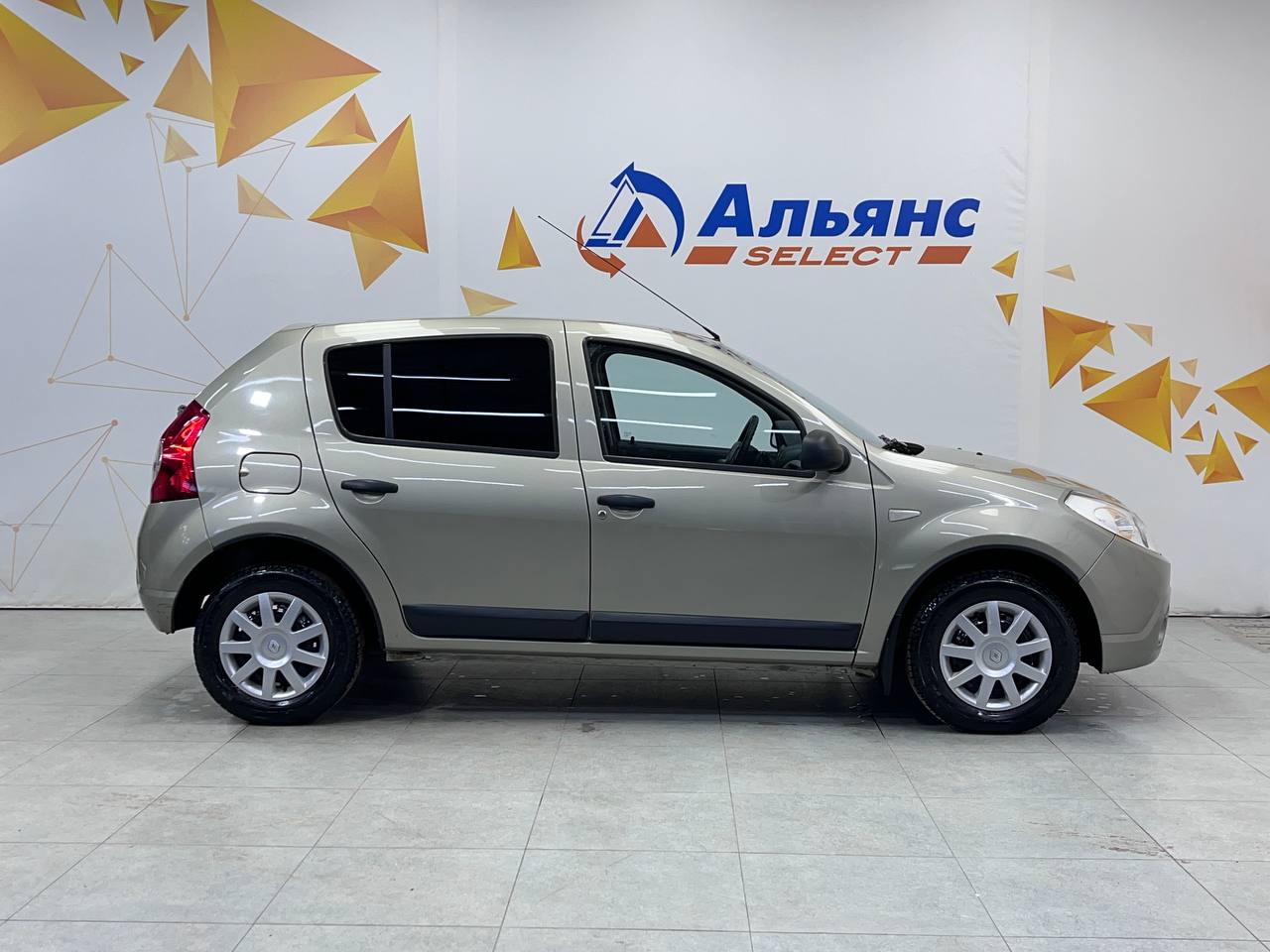 RENAULT SANDERO