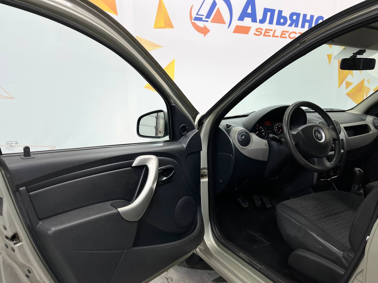 RENAULT SANDERO