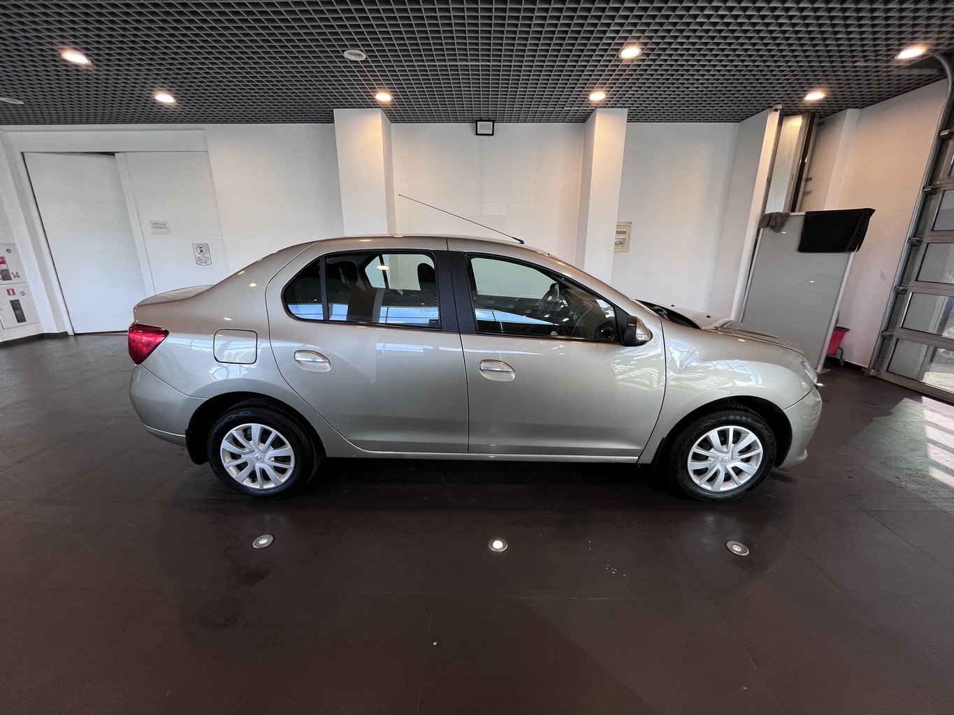 RENAULT LOGAN