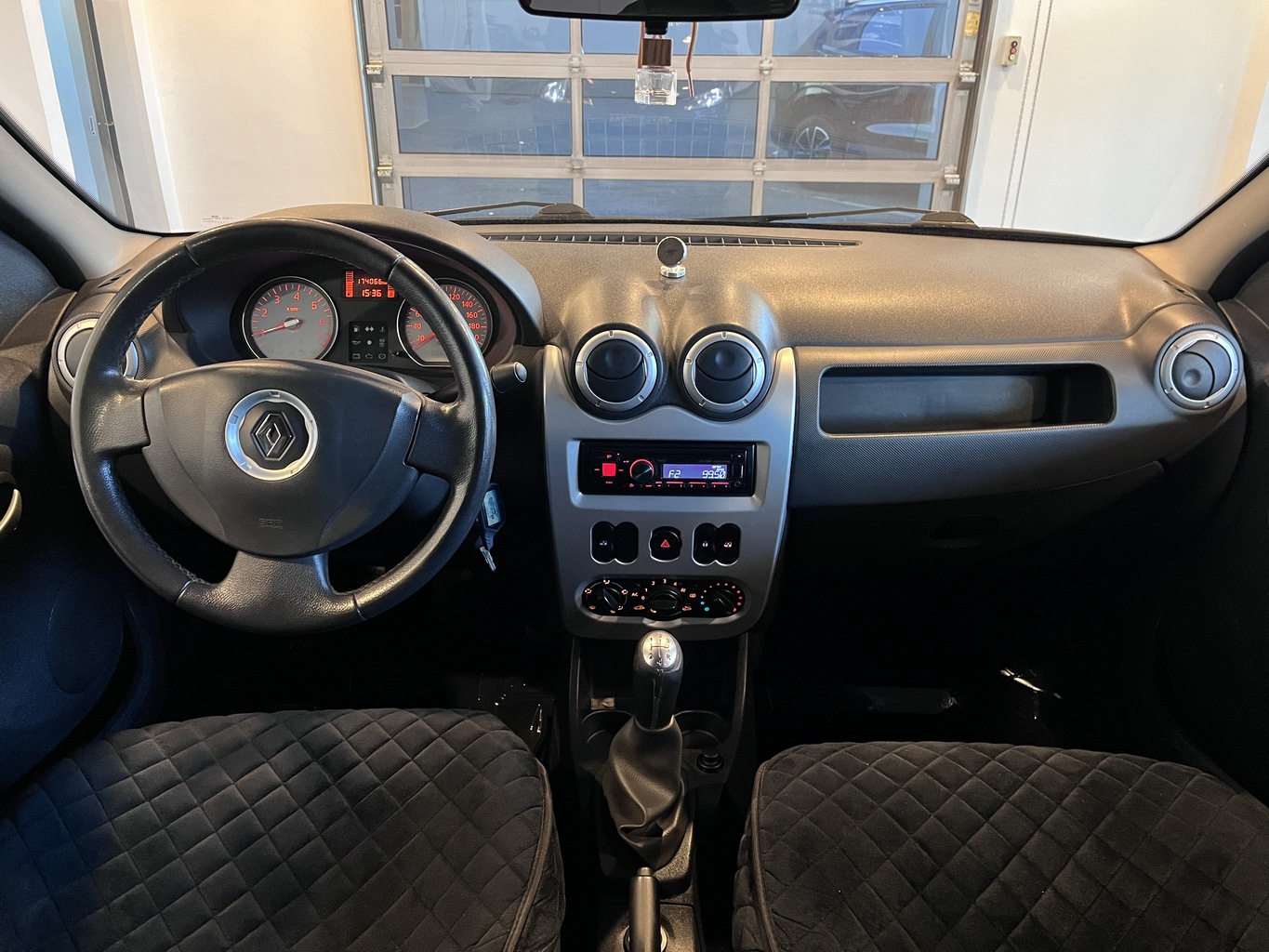 RENAULT LOGAN