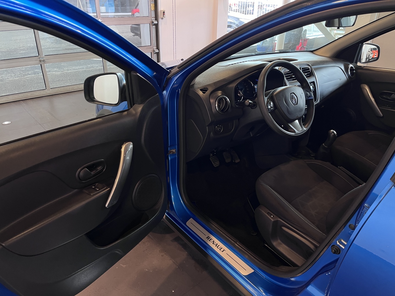 RENAULT SANDERO
