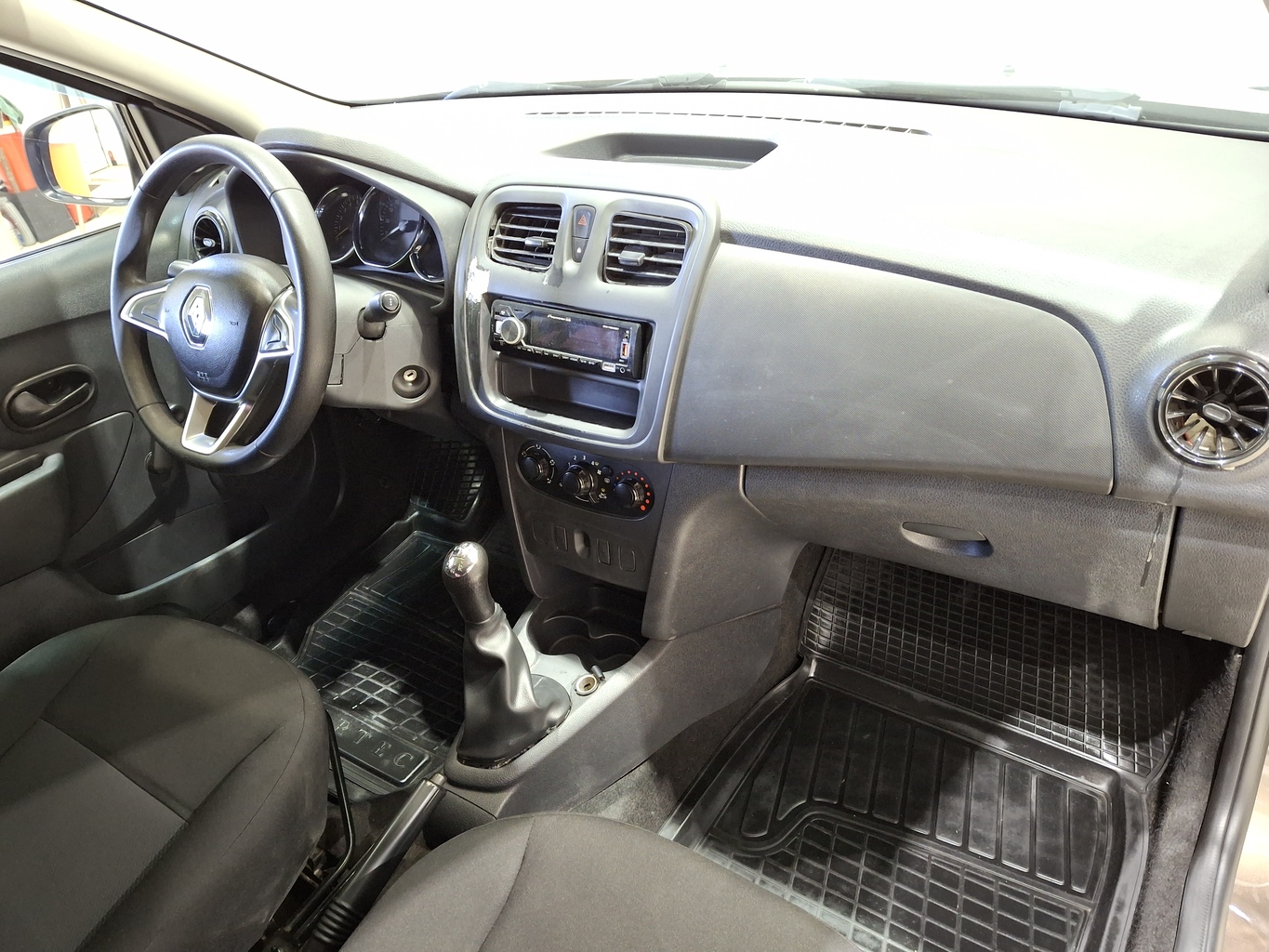 RENAULT LOGAN