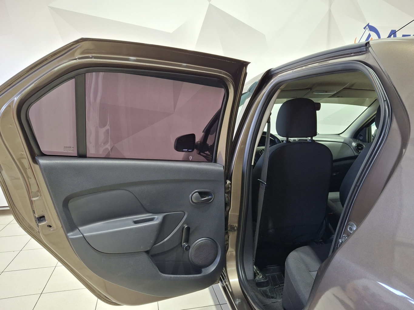 RENAULT LOGAN