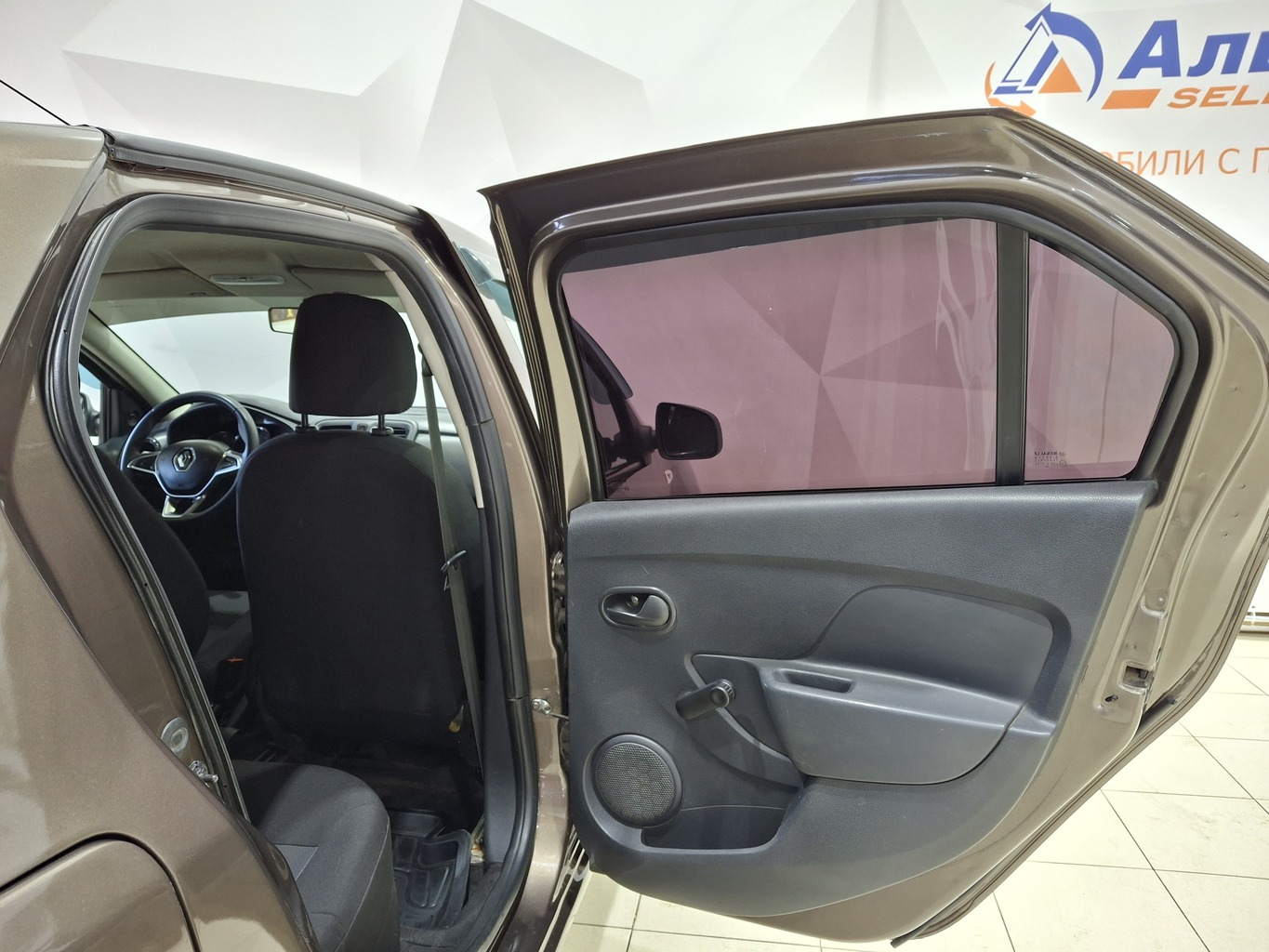 RENAULT LOGAN