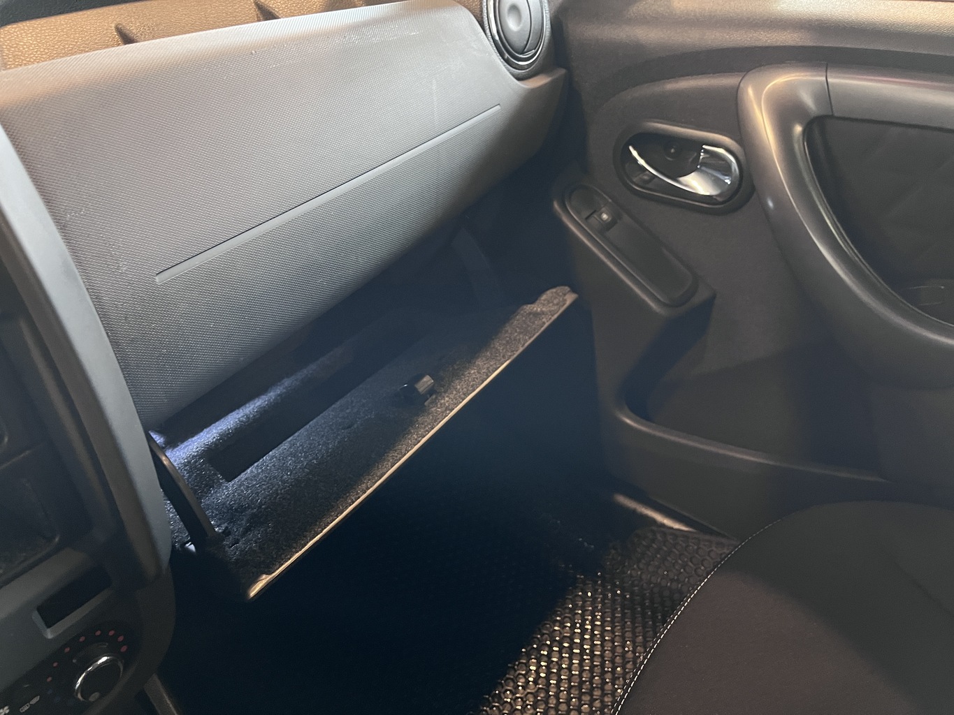 RENAULT DUSTER