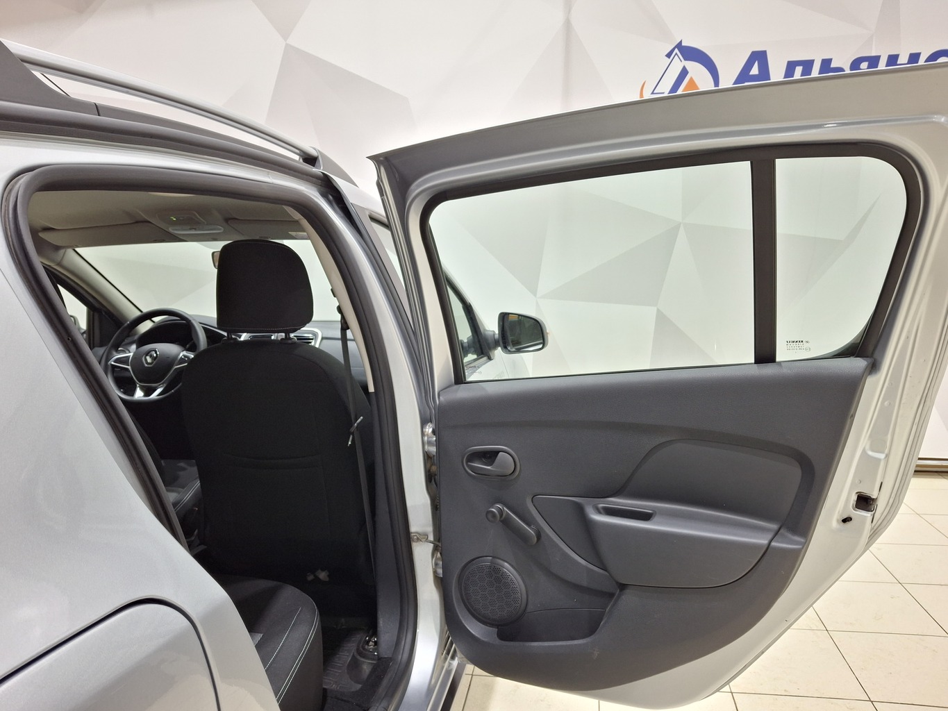 RENAULT SANDERO