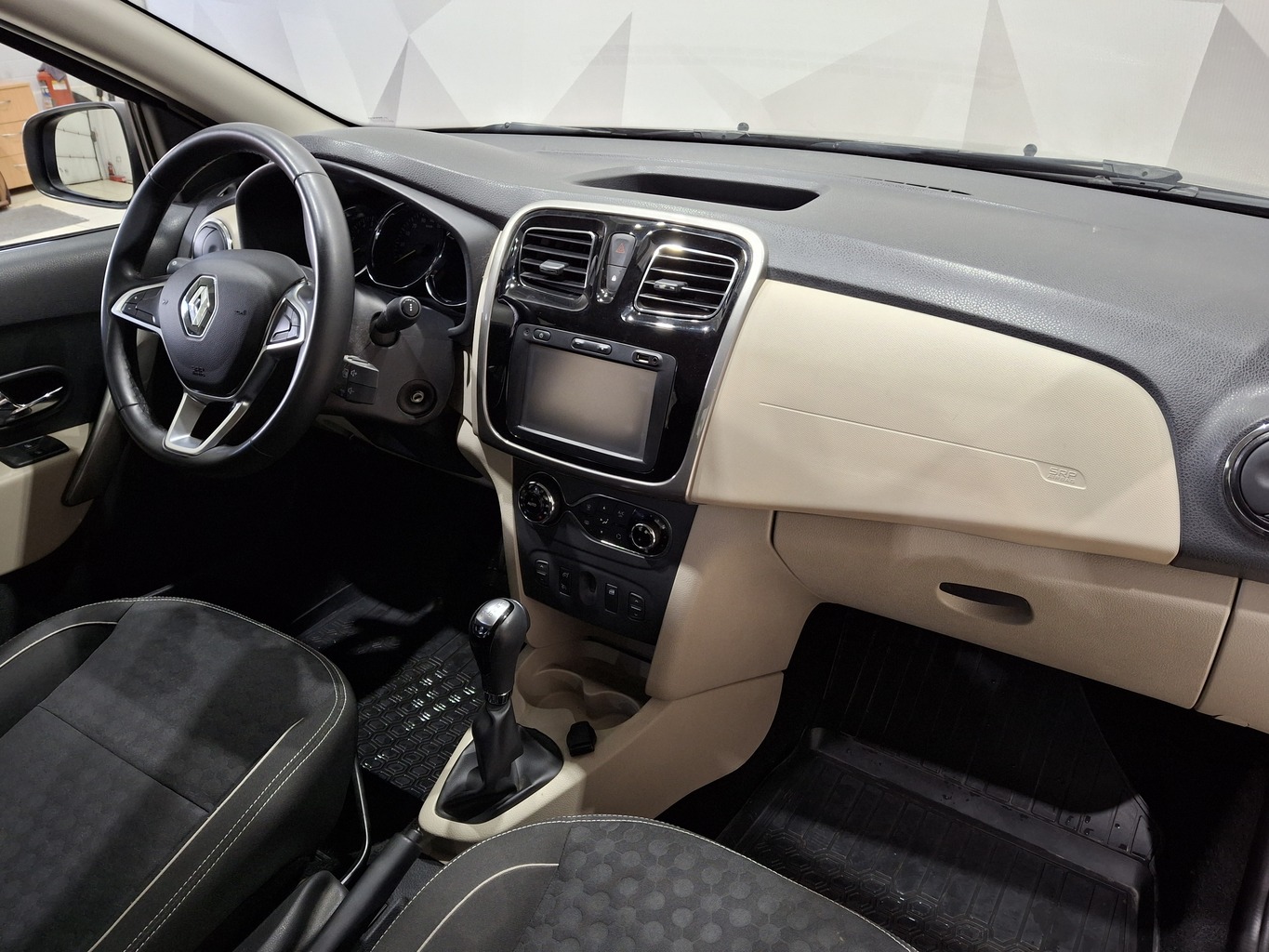 RENAULT LOGAN