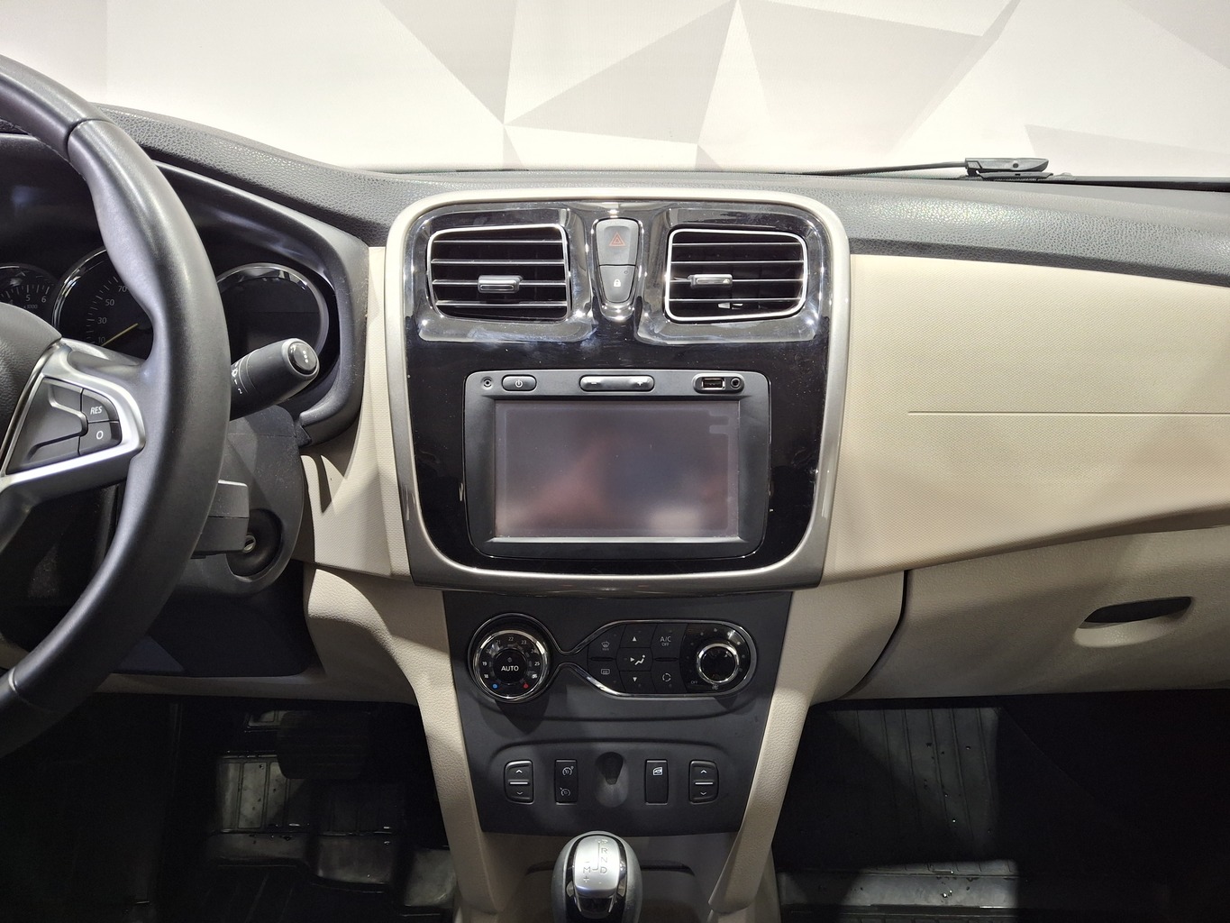 RENAULT LOGAN