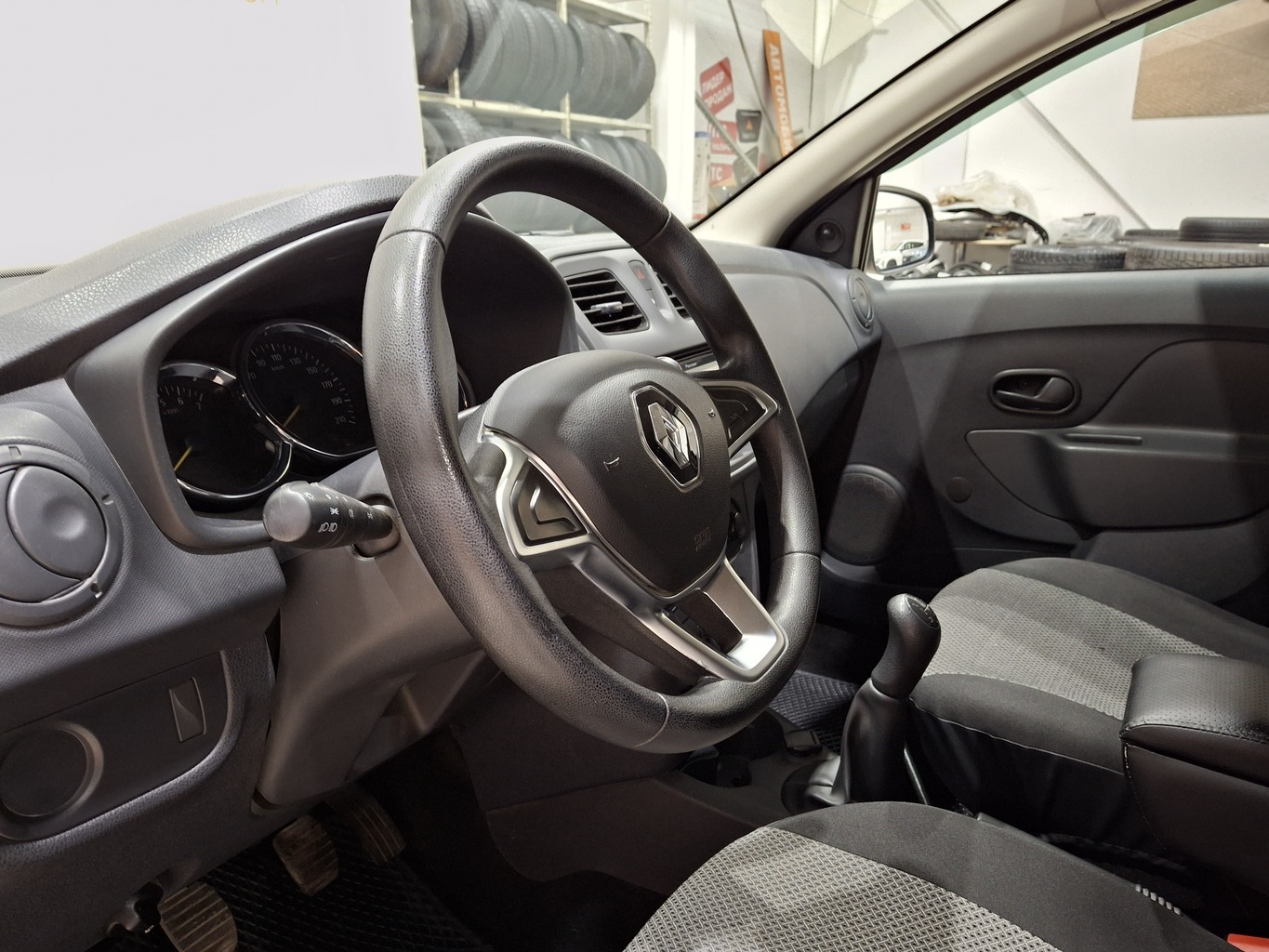 RENAULT SANDERO