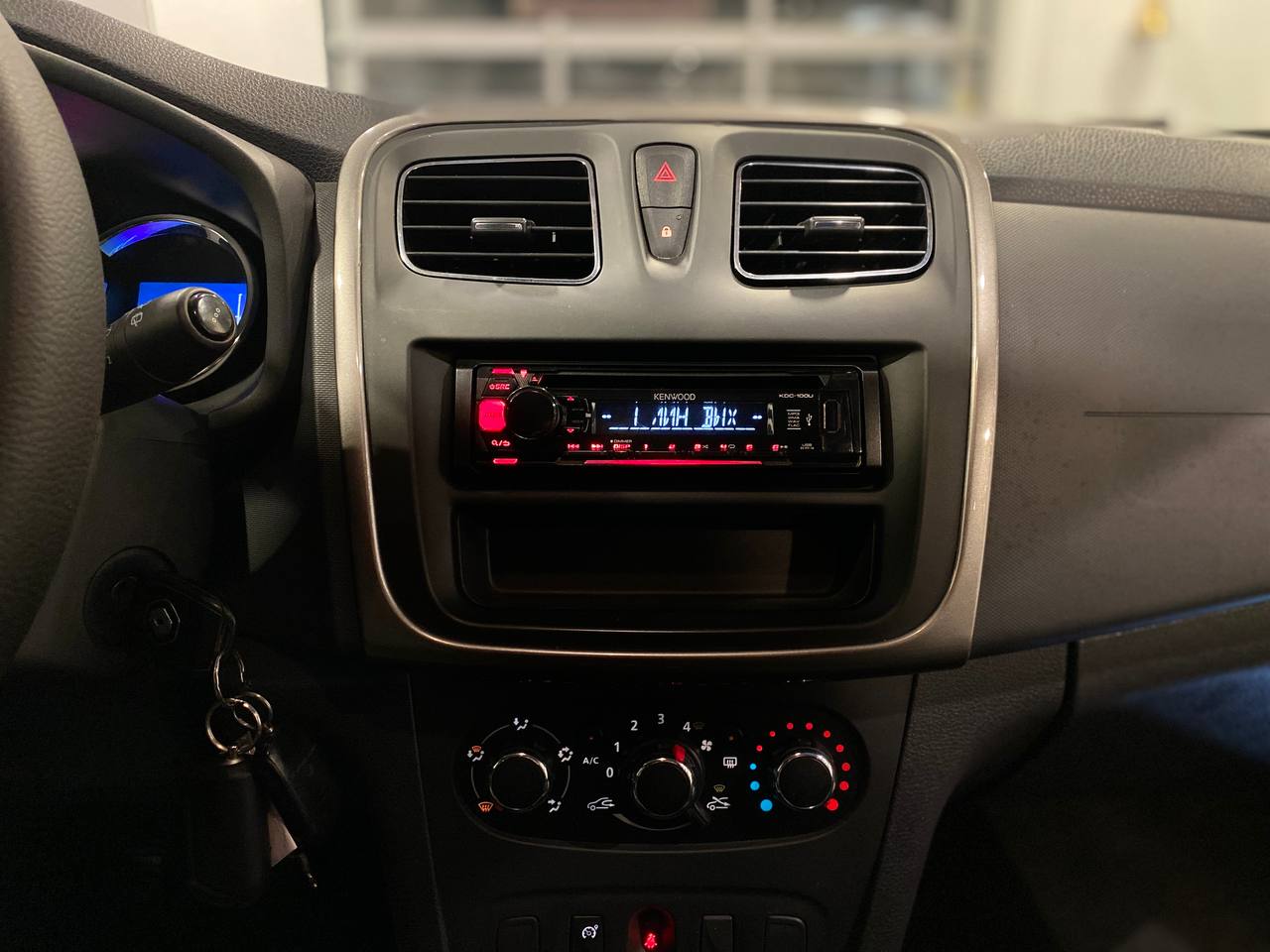 RENAULT SANDERO