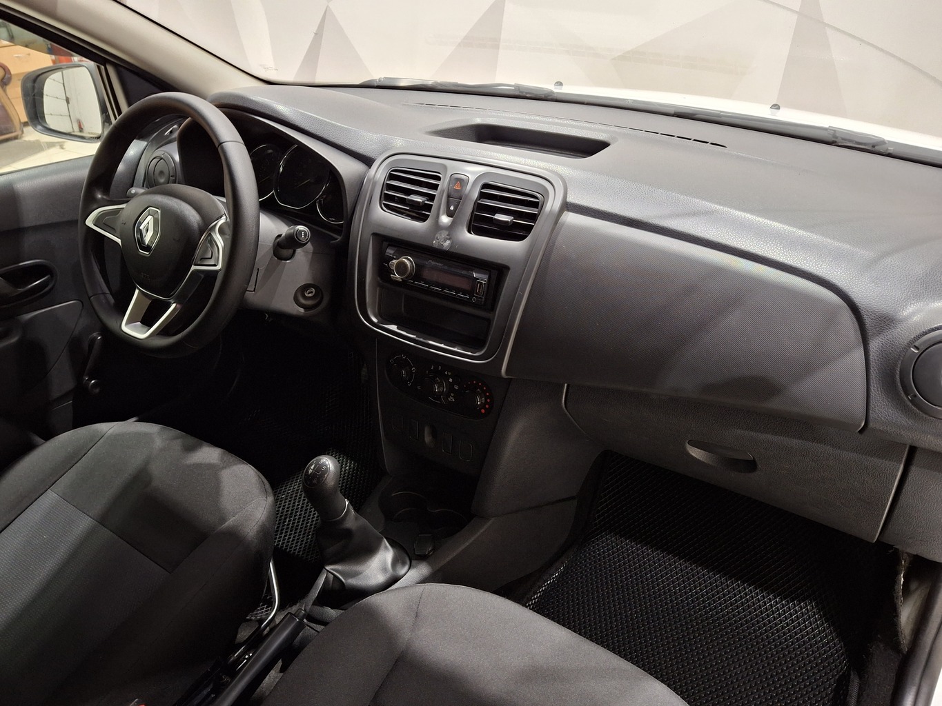 RENAULT LOGAN