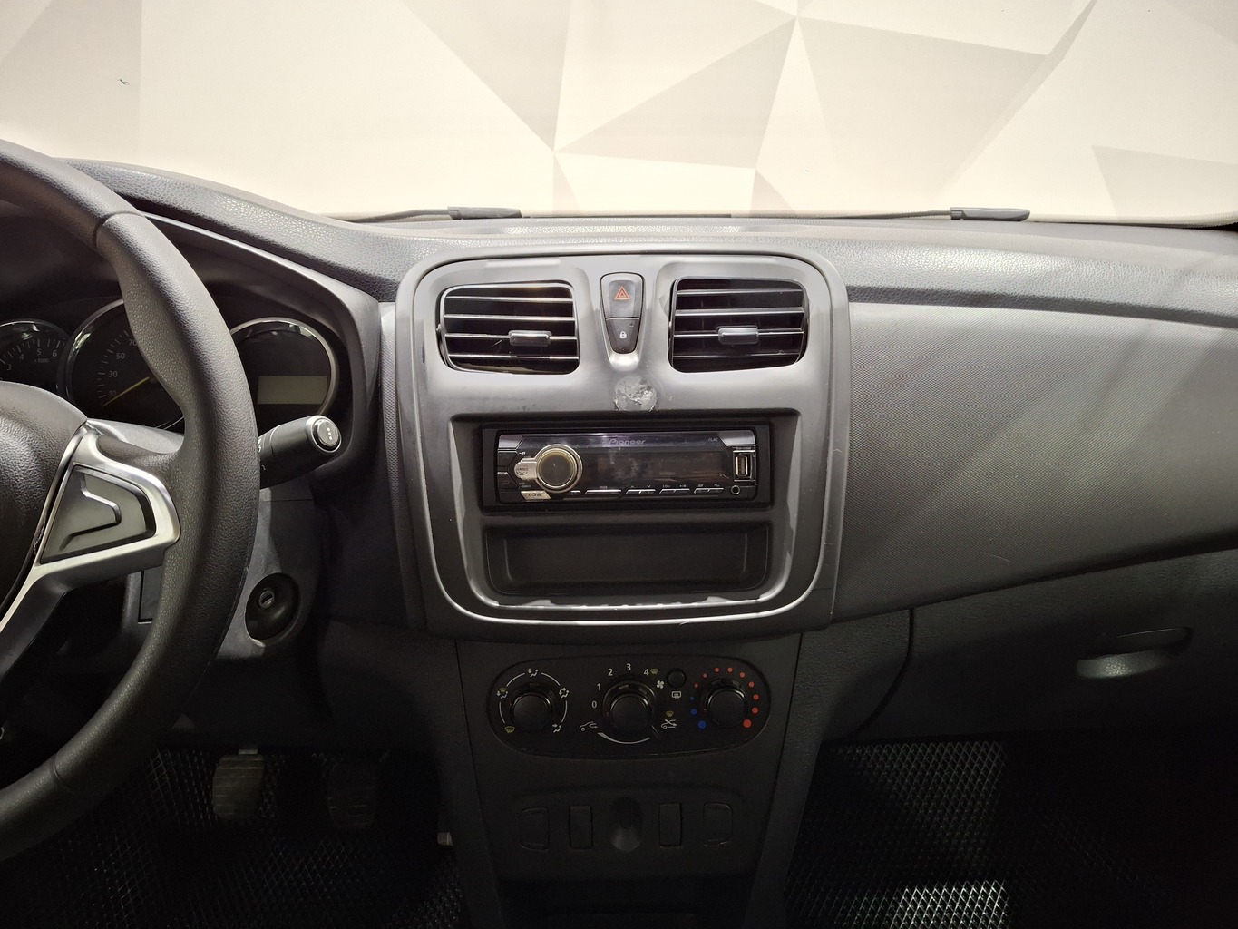 RENAULT LOGAN