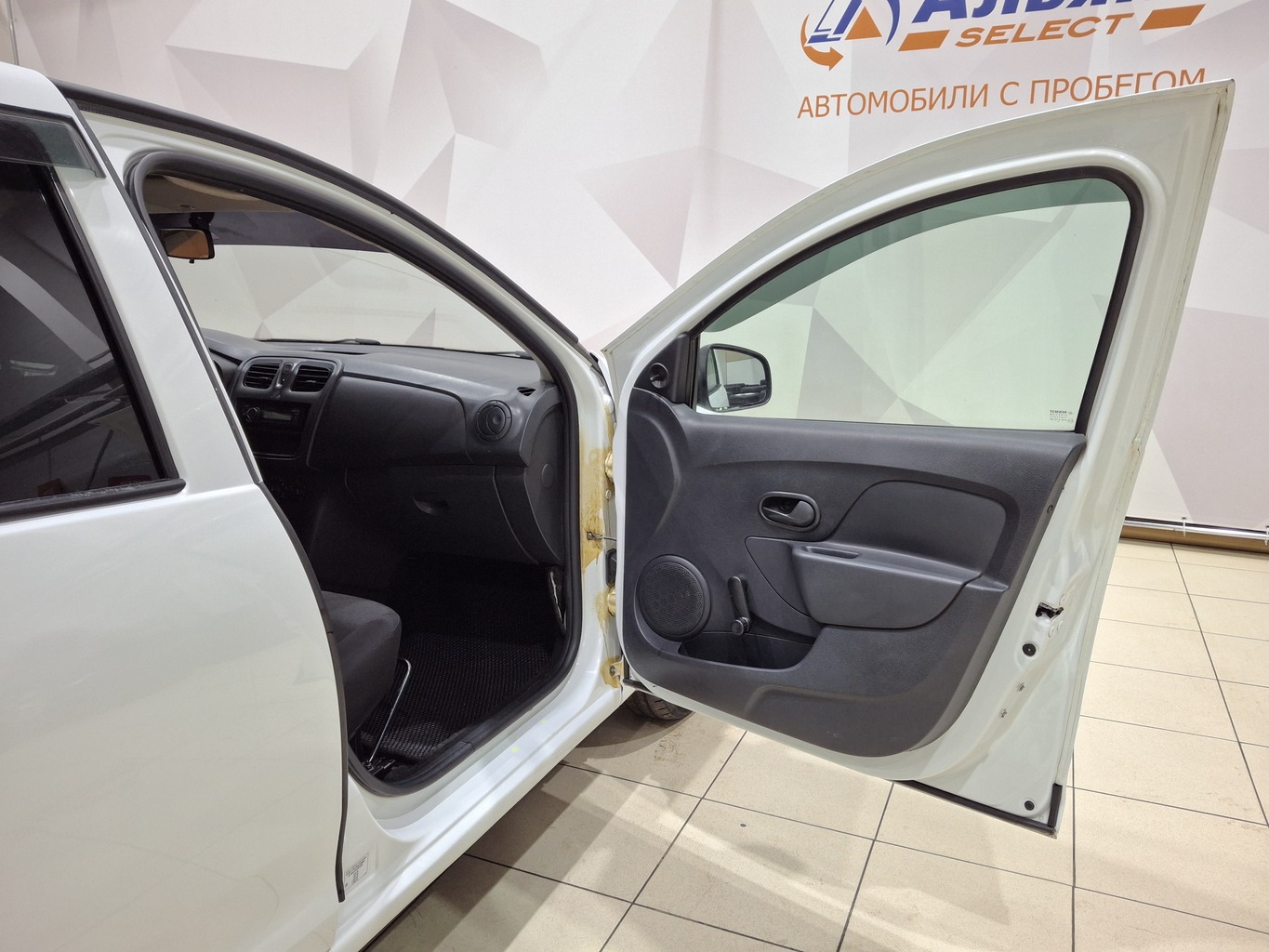 RENAULT LOGAN