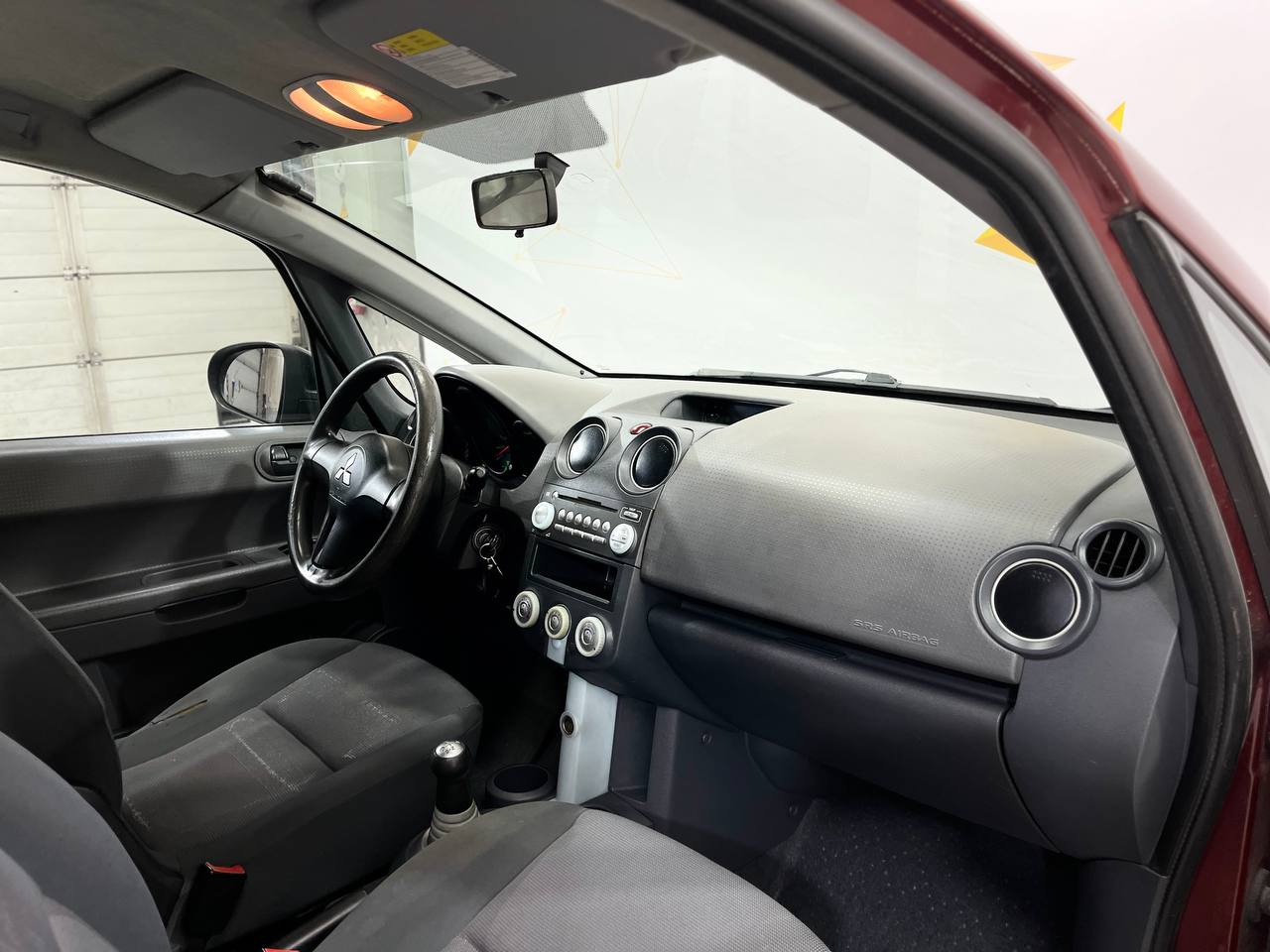 MITSUBISHI COLT