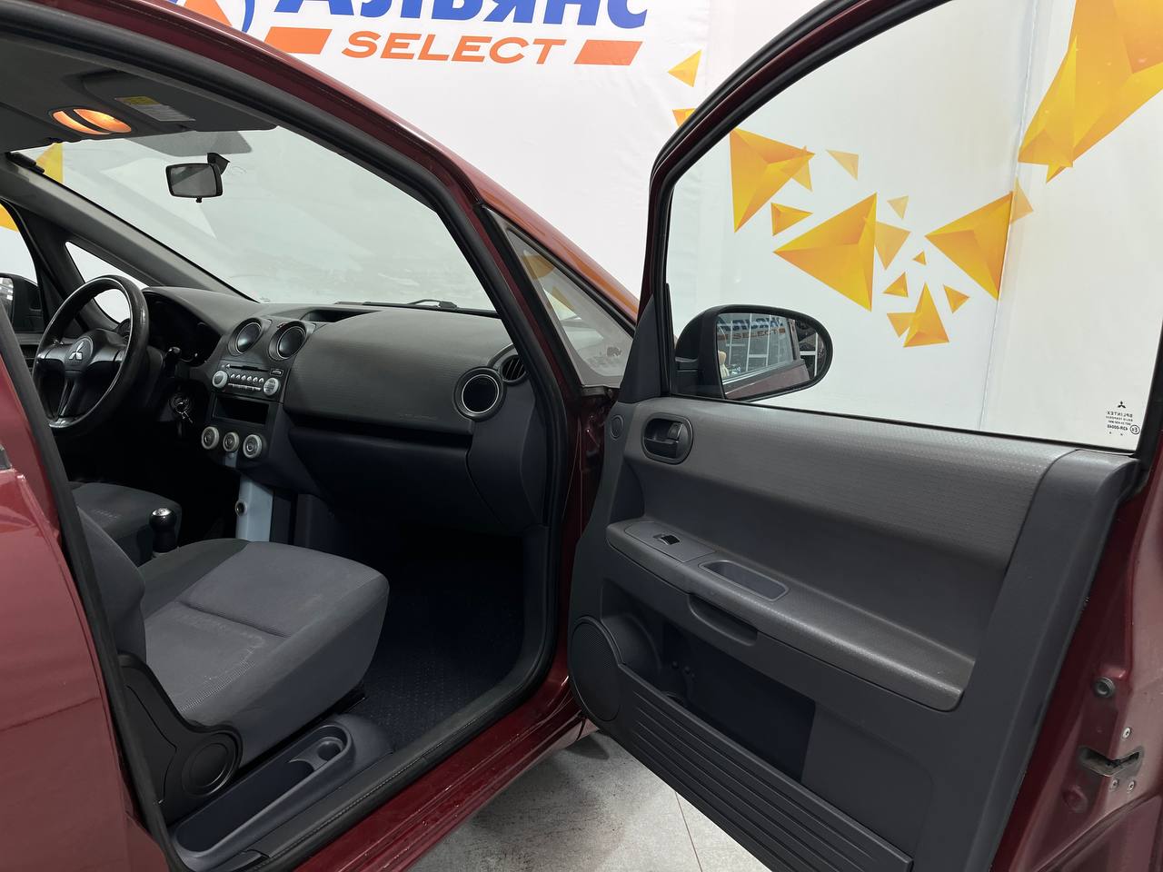 MITSUBISHI COLT