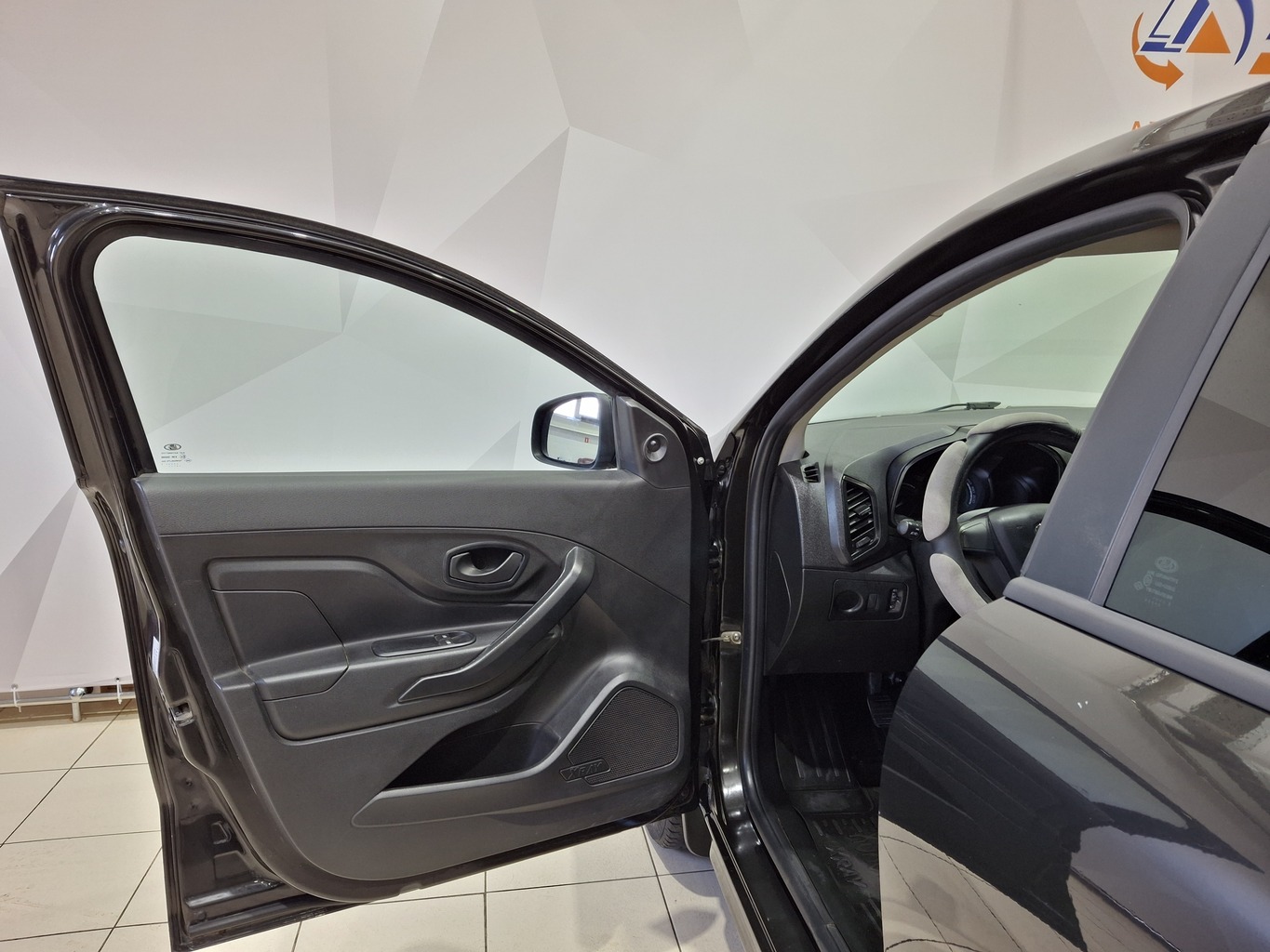 LADA XRAY