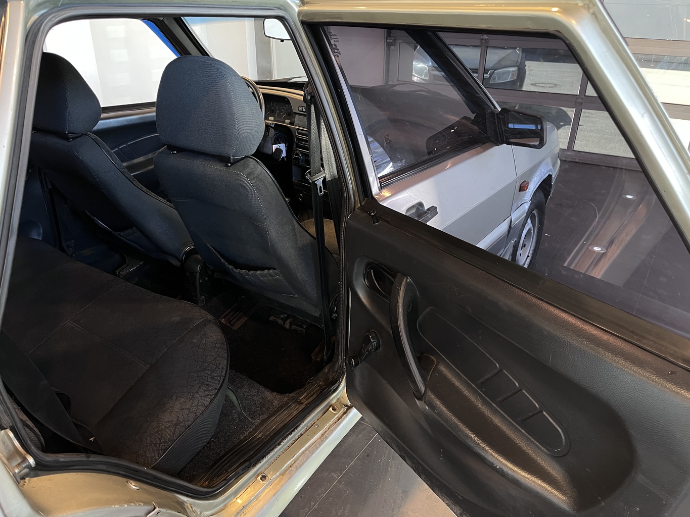 LADA 2115