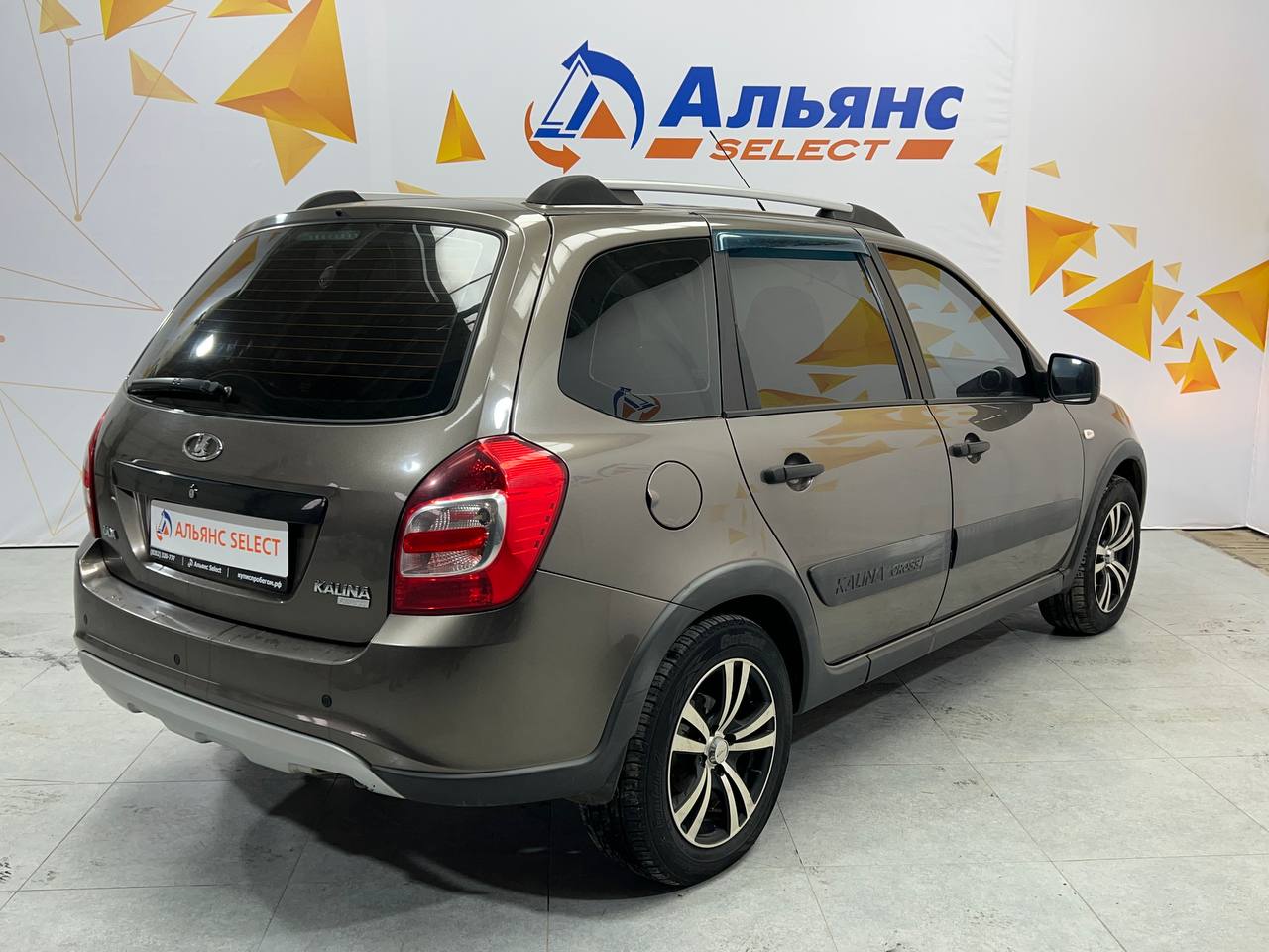 LADA KALINA CROSS