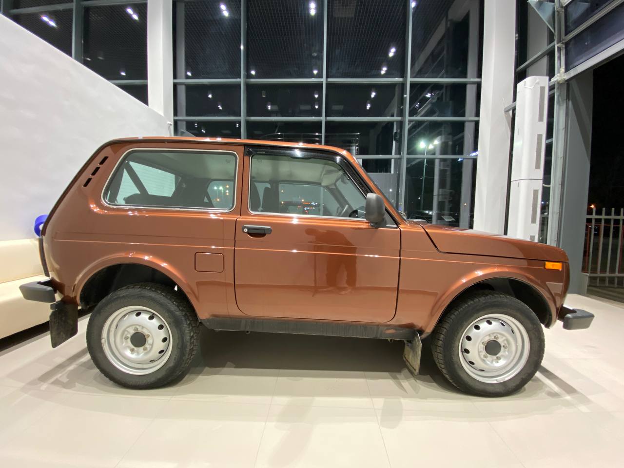 LADA 2121