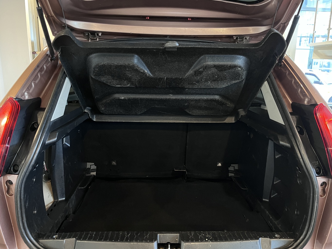 LADA XRAY